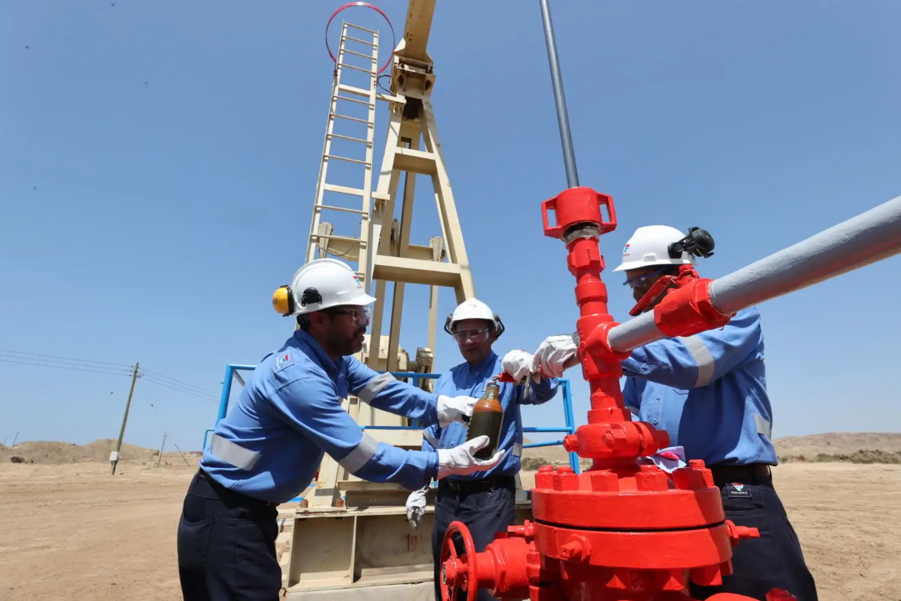 Petroperú viene operando con responsabilidad los lotes petroleros del noroeste I, VI y Z-69, cumpliendo su compromiso de mantener una producción óptima y sostenida en estos tres lotes que opera directamente como parte de los contratos para explotación suscritos con Perupetro el presente año. Foto: ANDINA/Juan Carlos Guzmán