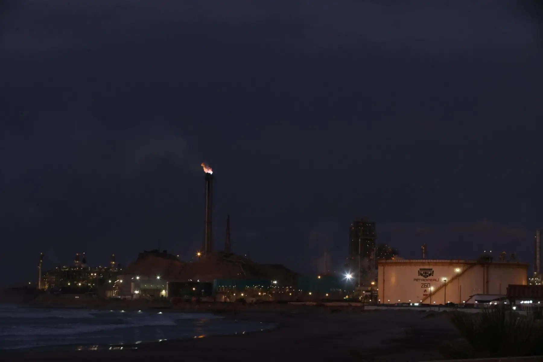 La producción petrolera de Petroperú en la Refinería de Talara en los Lotes I, IV y Z-69, se elevó a 7,200 barriles diarios en noviembre de 2023, informó el presidente de la empresa estatal, Pedro Chira.
Foto: ANDINA/Juan Carlos Guzmán