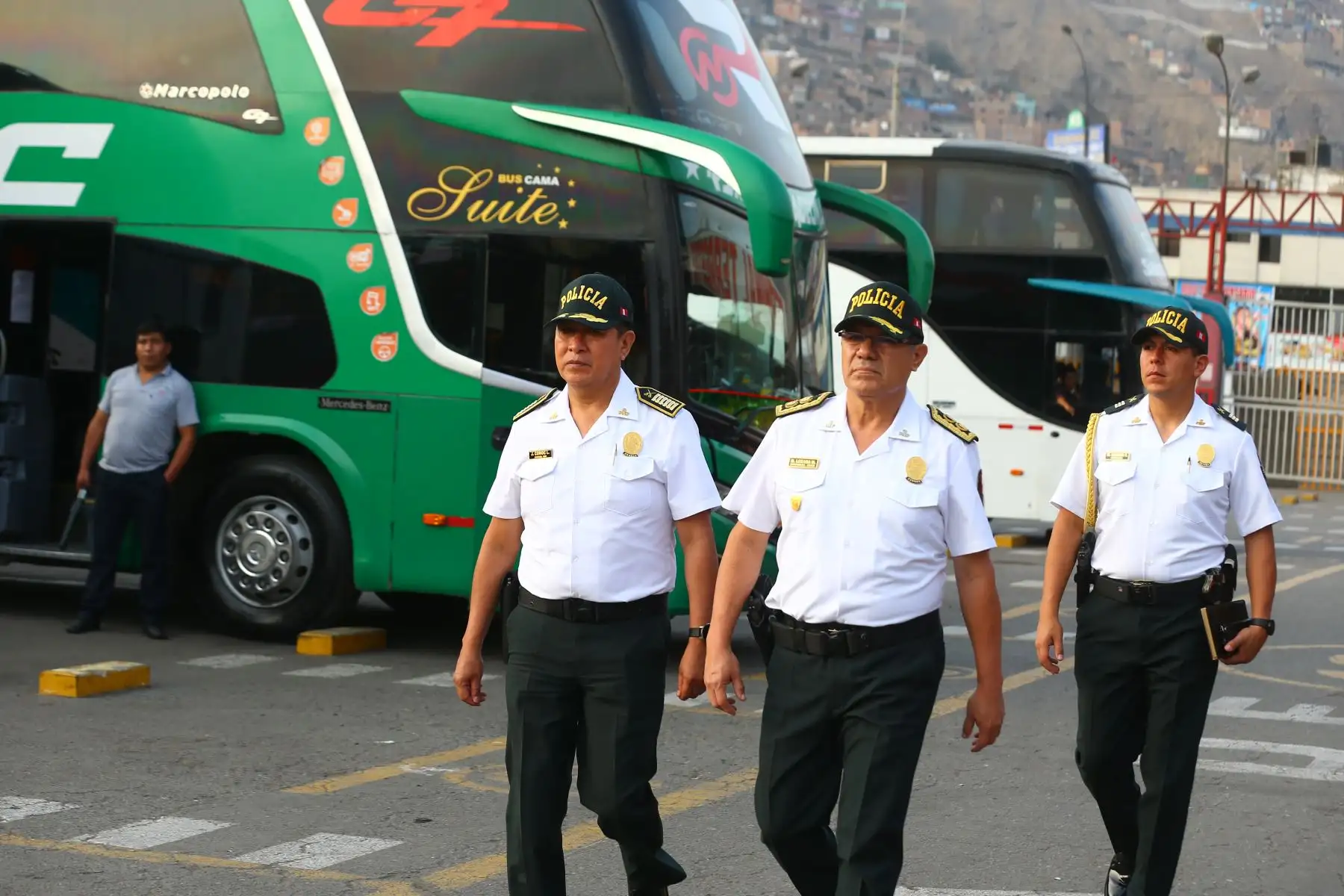 La Policía Nacional del Perú, brindó el "MEGAOPERATIVO PROTECCION AL TURISTA 2023" de la ejecución de operaciones policiales de orientación, seguridad, protección, prevención e identificación de conductores de vehículos formales e informales que brindan el servicio de transporte, a fin de prevenir hechos delictivos en agravio de los turistas. Foto: ANDINA/Eddy Ramos