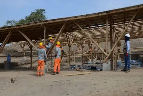 Huaca Santa Rosa de Pucalá es un centro ceremonial perteneciente a la época pre incaica. Allí se descubrió un recinto en forma de D, de estilo wari, que data de 800 a 950 d.C. y un cementerio de la élite moche, de 100 a 400 d.C.