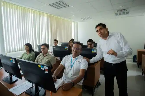 Osiptel dio a conocer a los 60 estudiantes universitarios que lograron acceder a una de las becas integrales del Programa de Extensión Universitaria (PEU), que brinda especialización en el campo de la regulación de las telecomunicaciones y de la gestión pública. Cortesía Osiptel