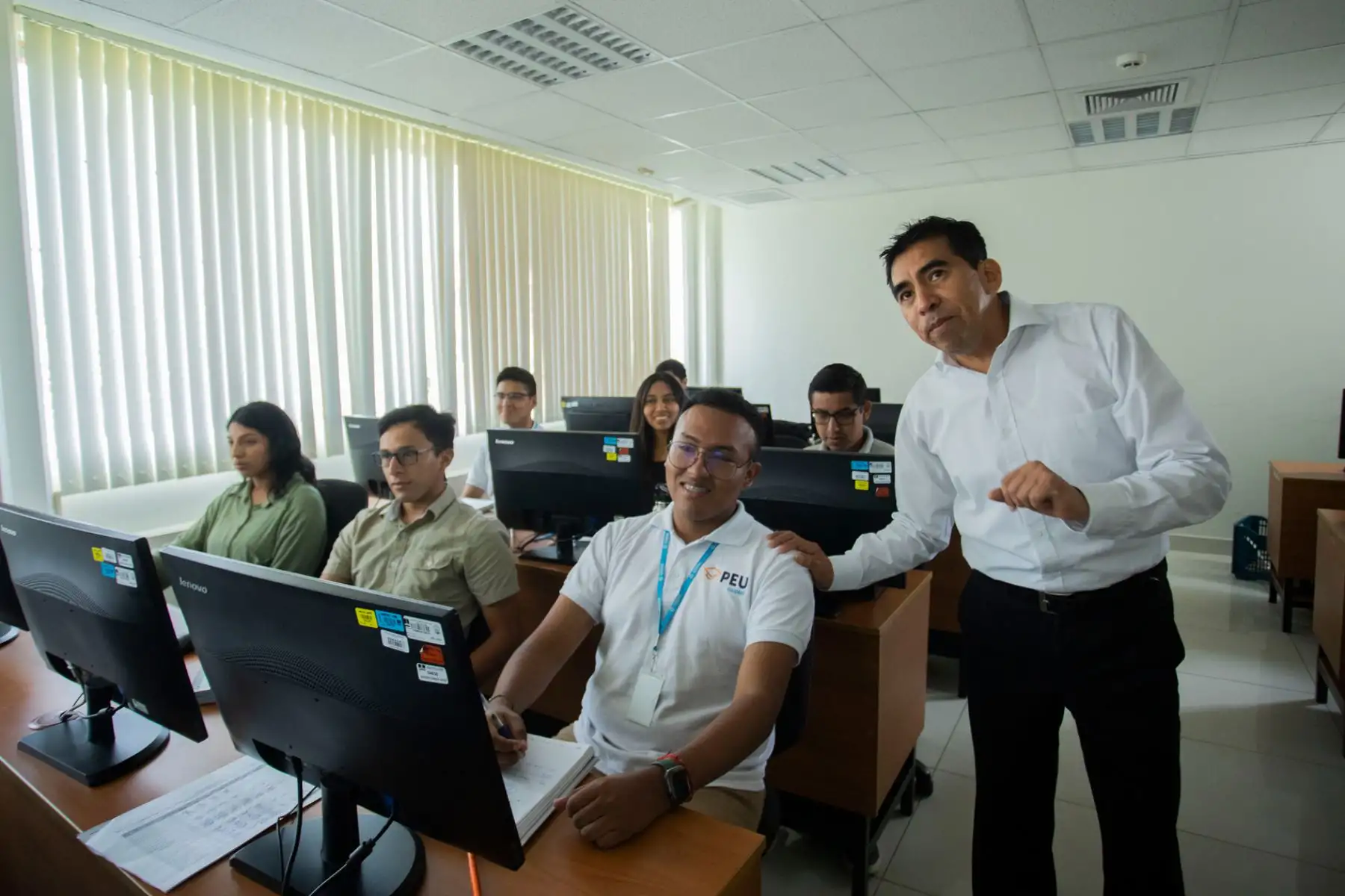Osiptel dio a conocer a los 60 estudiantes universitarios que lograron acceder a una de las becas integrales del Programa de Extensión Universitaria (PEU), que brinda especialización en el campo de la regulación de las telecomunicaciones y de la gestión pública. Cortesía Osiptel