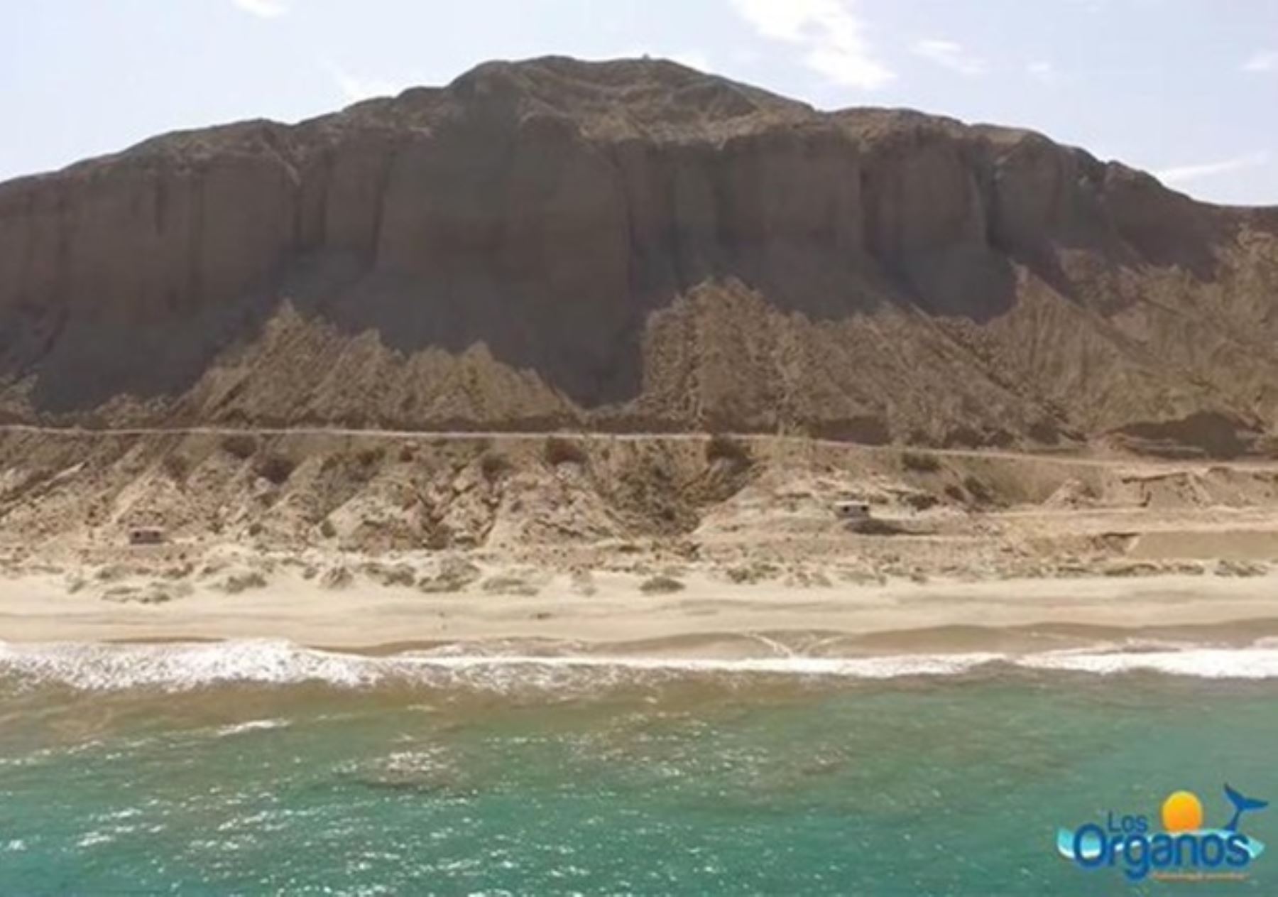 El cerro El Encanto es uno de los principales atractivos turísticos del balneario de Los Órganos, en Piura. Foto cortesía: Los Órganos Naturalmente Encantador/Facebook