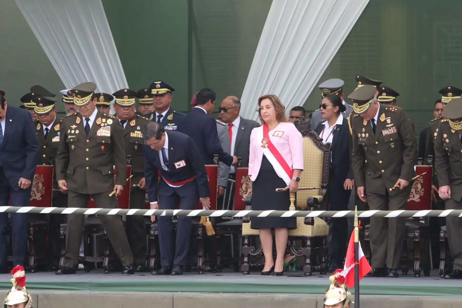 Presidenta Dina Boluarte en ceremonia de graduacion de la escuela de oficiales del Ejercito del Peru.FOTO:ANDINA/Hector Vinces.
