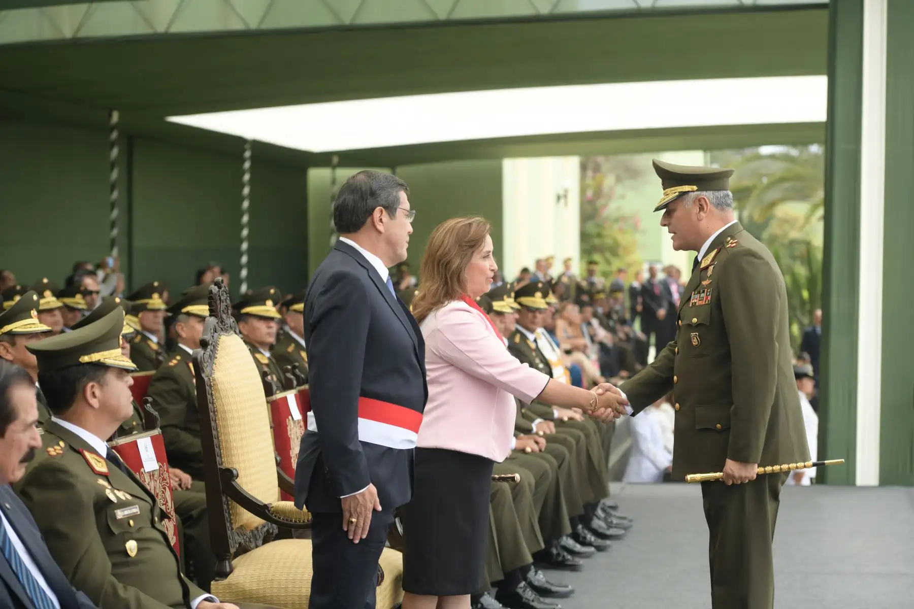 Presidenta de la república, Dina Boluarte, participó en la ceremonia de graduación de alféreces y subtenientes de la Escuela Militar de Chorrillos. Foto: ANDINA/Prensa Presidencia