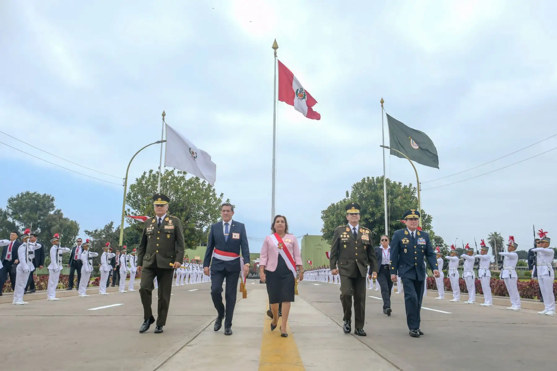 Presidenta de la república, Dina Boluarte, participó en la ceremonia de graduación de alféreces y subtenientes de la Escuela Militar de Chorrillos. Foto: ANDINA/Prensa Presidencia