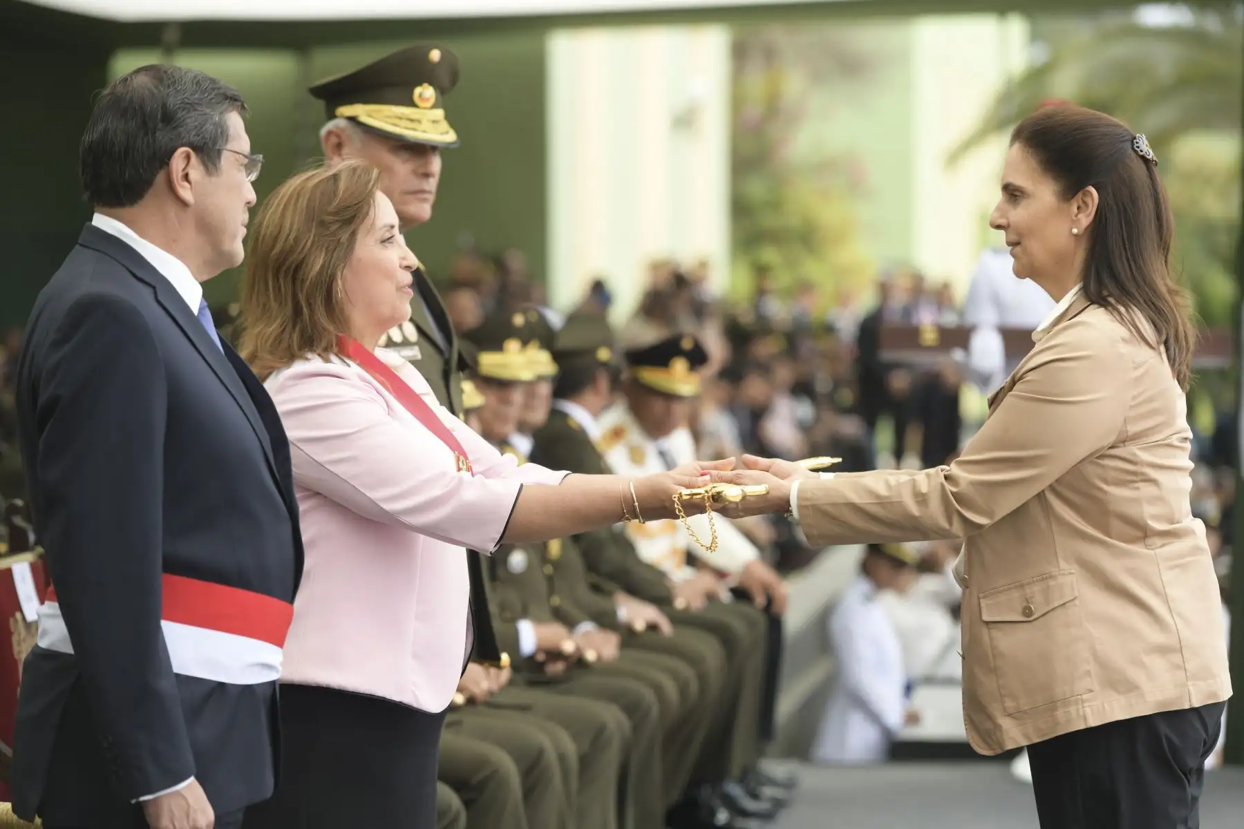 Presidenta de la república, Dina Boluarte, participó en la ceremonia de graduación de alféreces y subtenientes de la Escuela Militar de Chorrillos. Foto: ANDINA/Prensa Presidencia