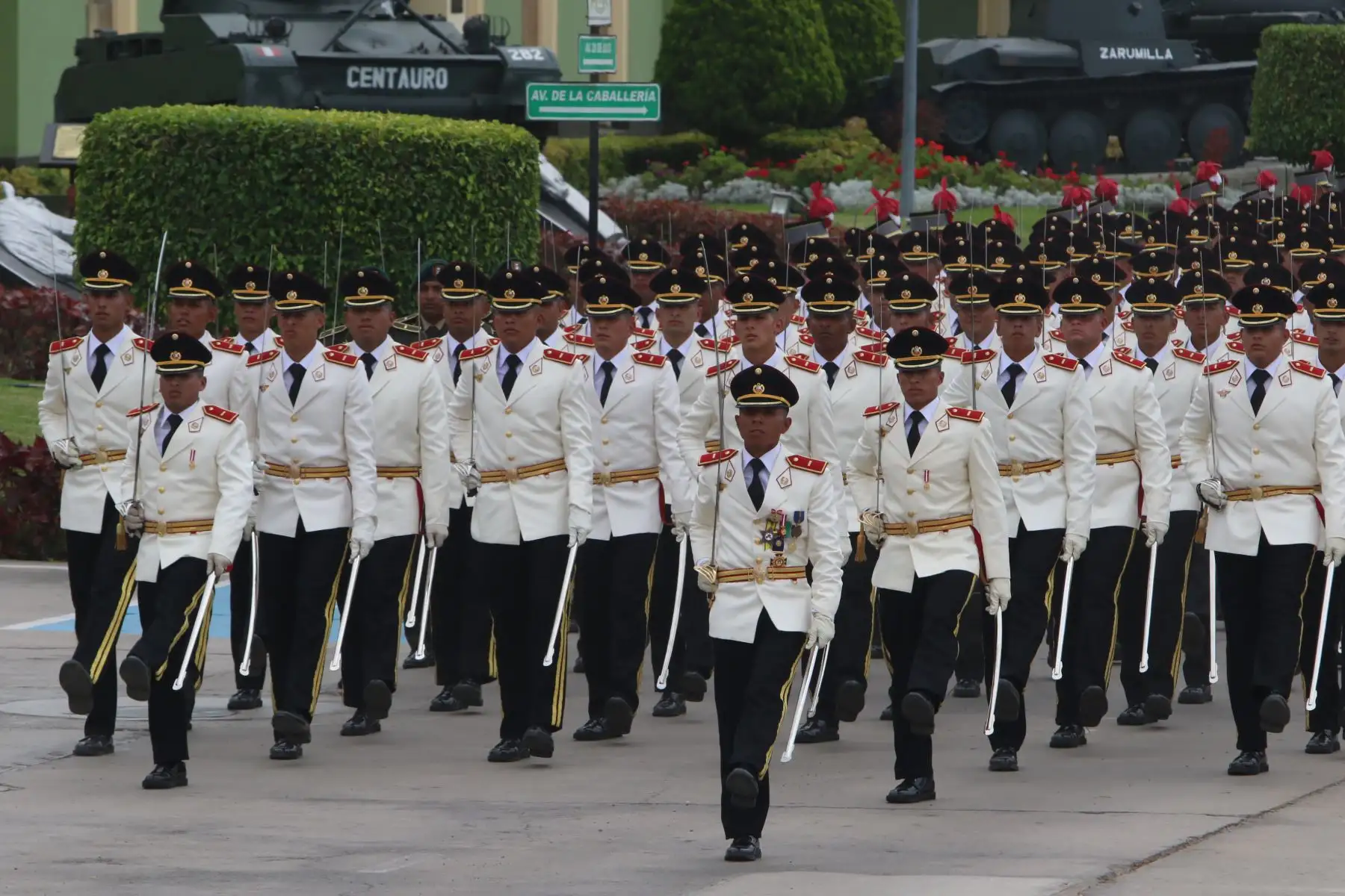 Presidenta Dina Boluarte en ceremonia de graduacion de la escuela de oficiales del Ejercito del Peru.FOTO:ANDINA/Hector Vinces.