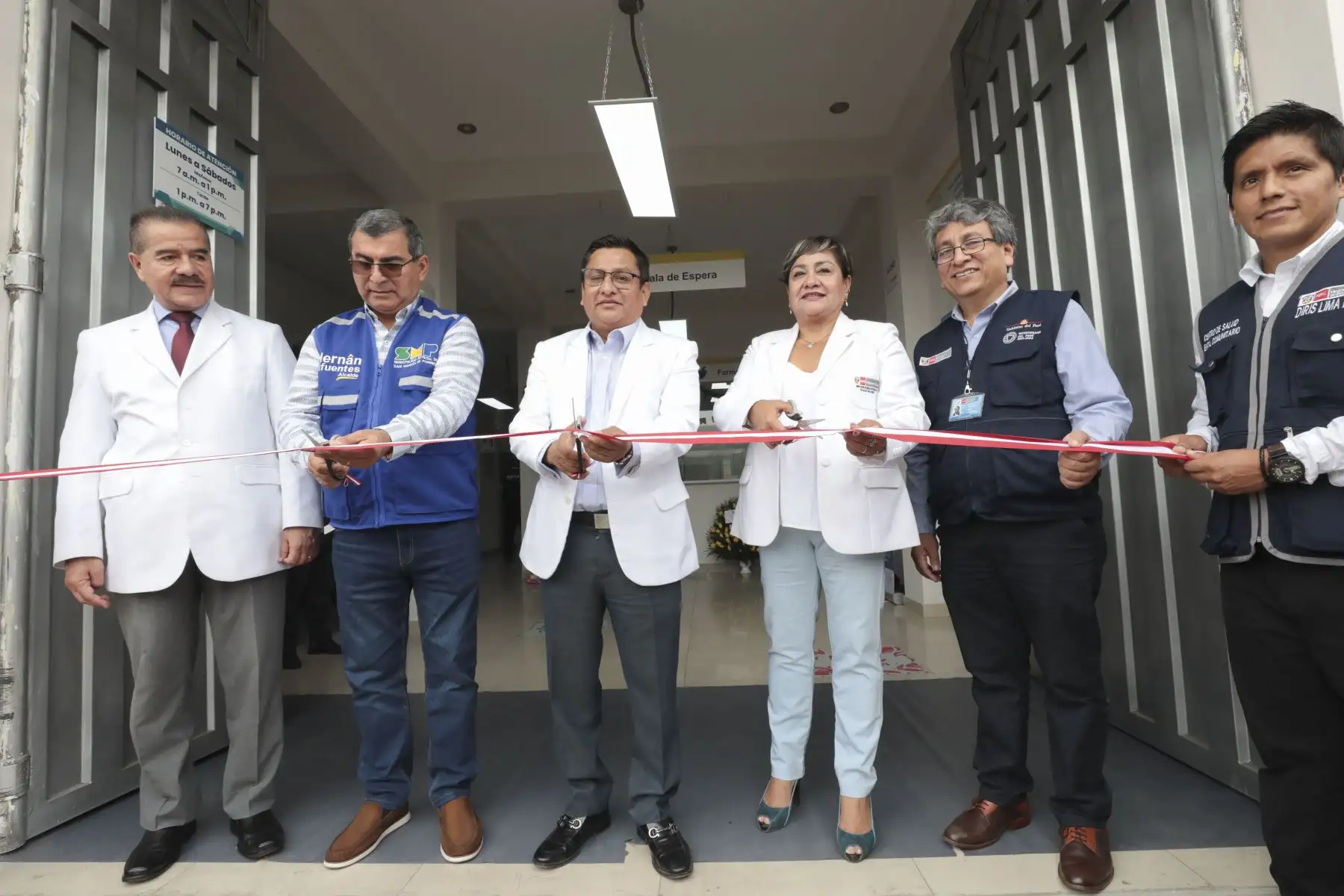 Como parte del fortalecimiento del primer nivel de atención, esta mañana el ministro de Salud, César Vásquez, inauguró el Centro de Salud Mental Comunitaria (CSMC) Munay Kaway, que significa ‘vivir en armonía’, en San Martín de Porres, y que se convierte en el segundo centro implementado en este distrito y el undécimo a nivel de Lima norte.Foto: MINSA