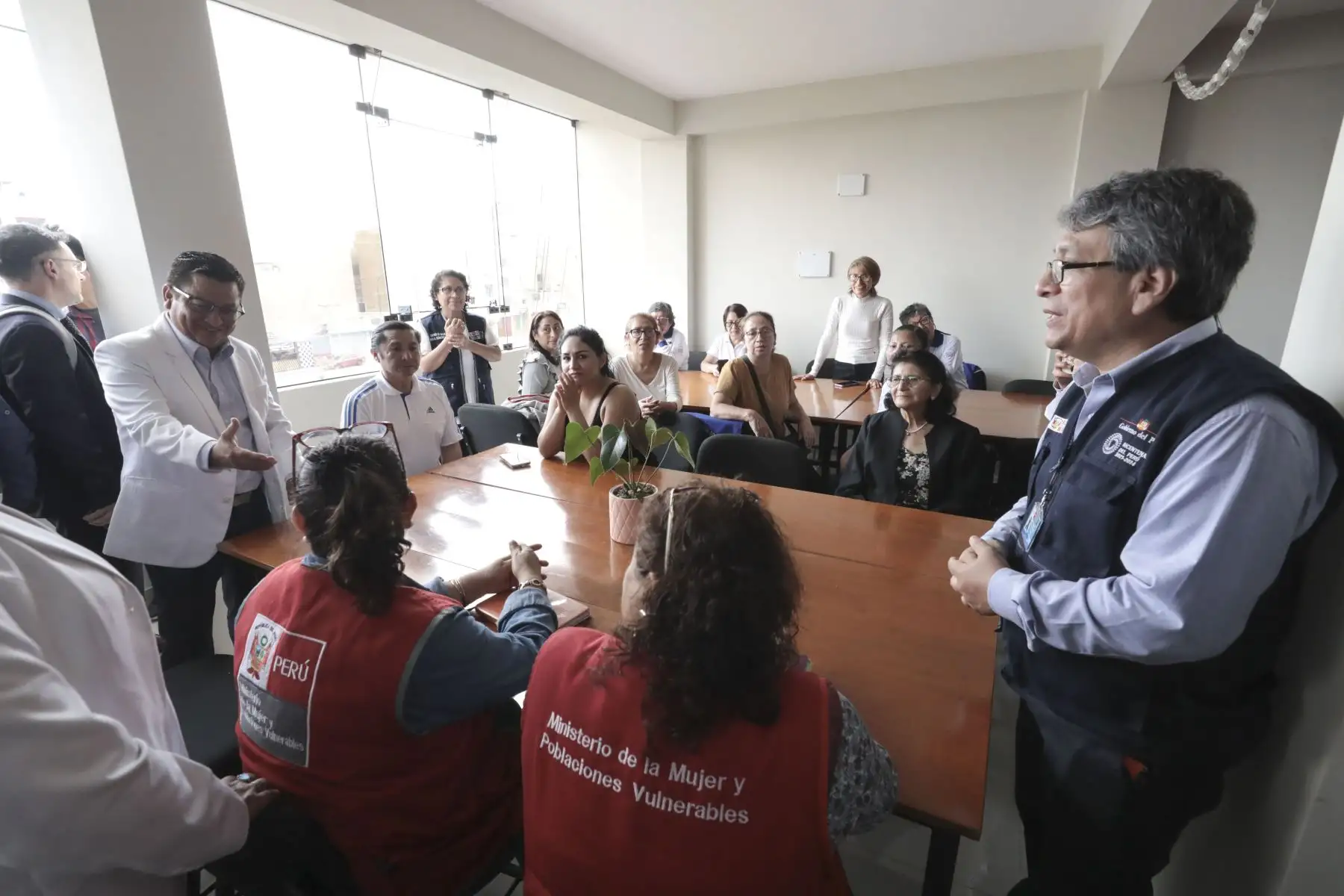 Como parte del fortalecimiento del primer nivel de atención, esta mañana el ministro de Salud, César Vásquez, inauguró el Centro de Salud Mental Comunitaria (CSMC) Munay Kaway, que significa ‘vivir en armonía’, en San Martín de Porres, y que se convierte en el segundo centro implementado en este distrito y el undécimo a nivel de Lima norte.Foto: MINSA