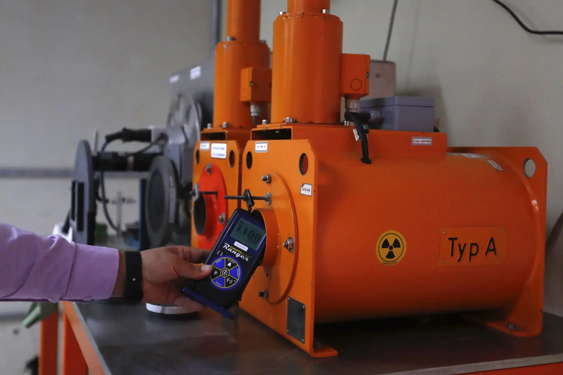 Este es el Laboratorio Secundario de Calibraciones Dosimétricas del Instituto Peruano de Energía Nuclear, ubicado en las instalaciones de la Central Nuclear del Perú "Racso", en donde se realizan investigaciones con instrumentos tecnológicos orientados al sector salud. Foto: ANDINA/Daniel Bracamonte
