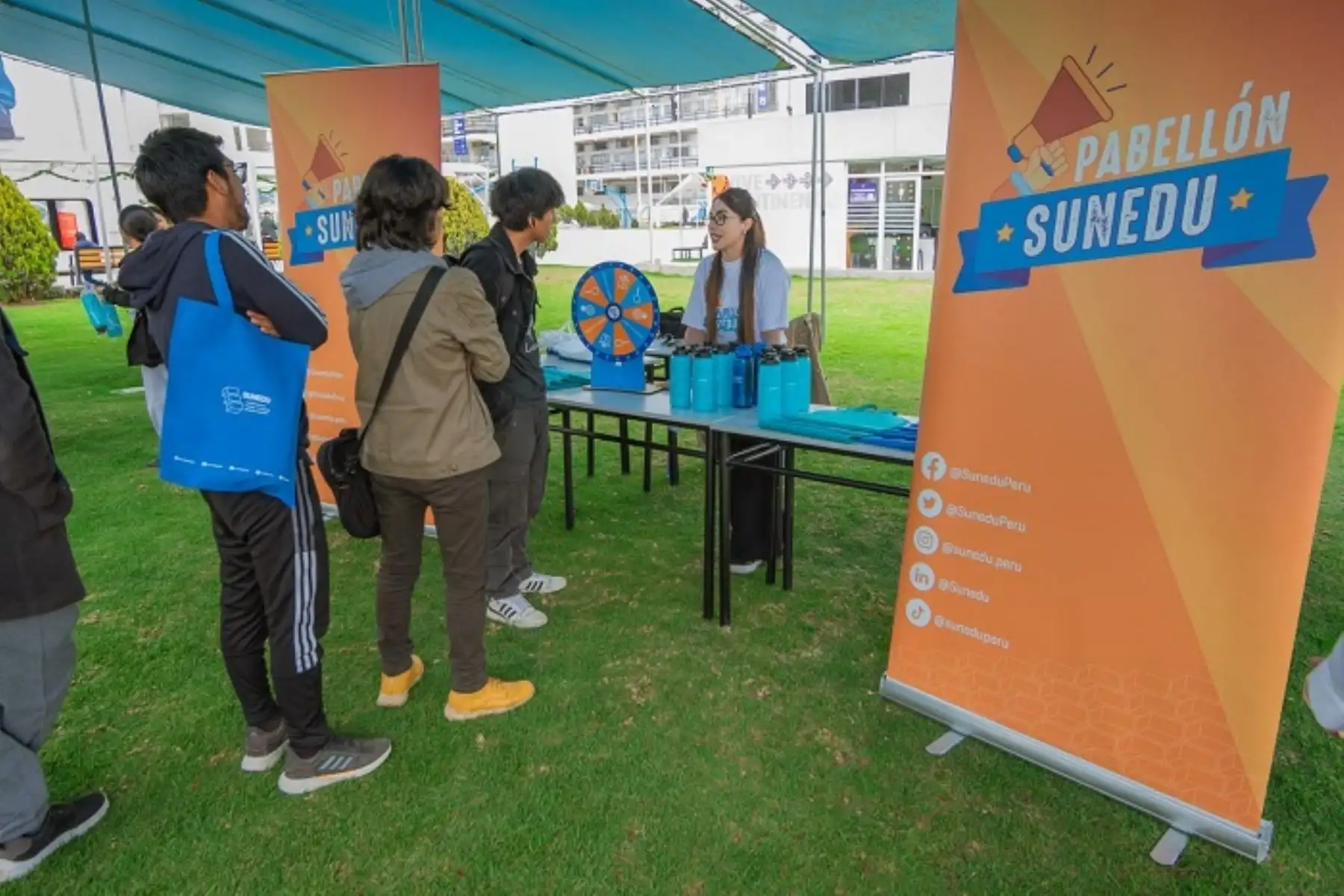 Pabellón Sunedu realiza mesas de trabajo descentralizadas de orientación en 7 regiones