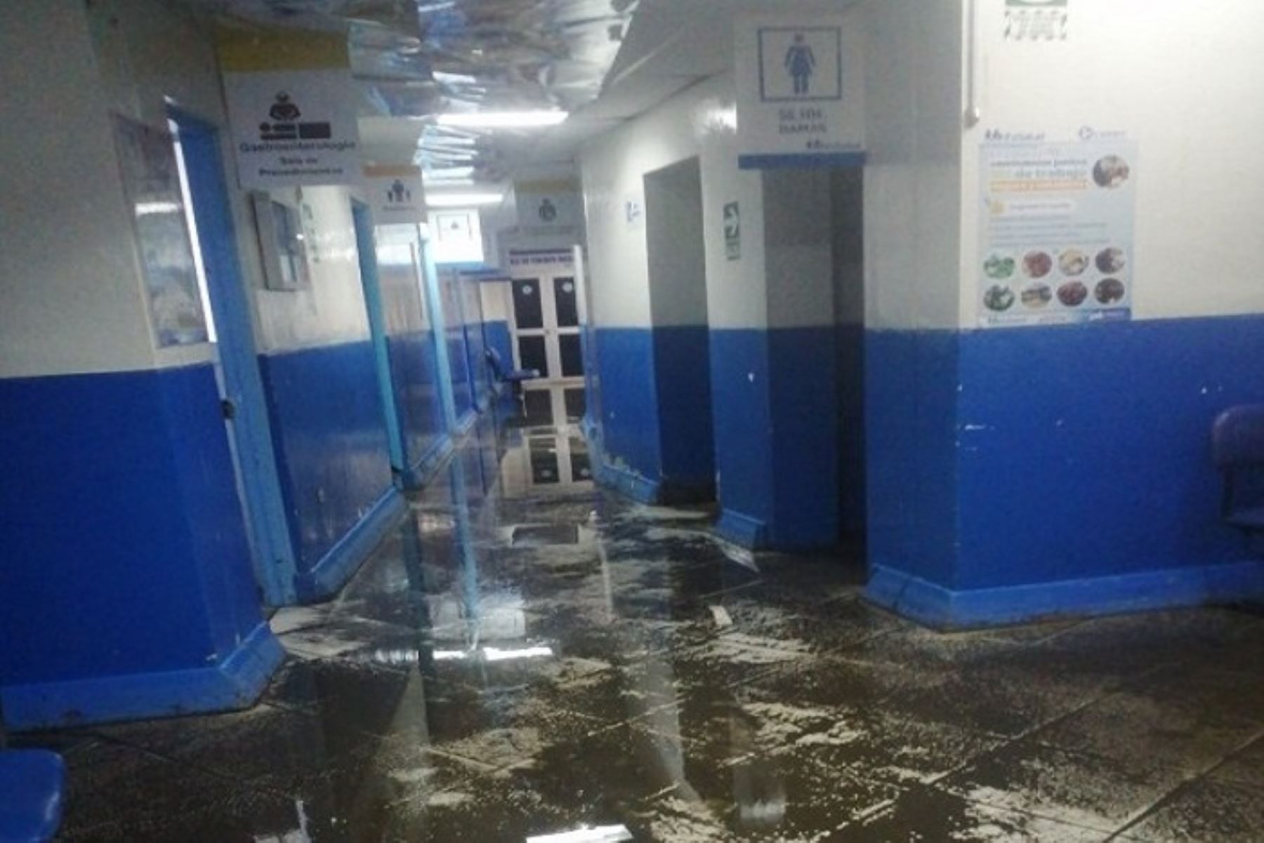 Pasco: sótano del hospital de EsSalud quedó inundado por intensas lluvias