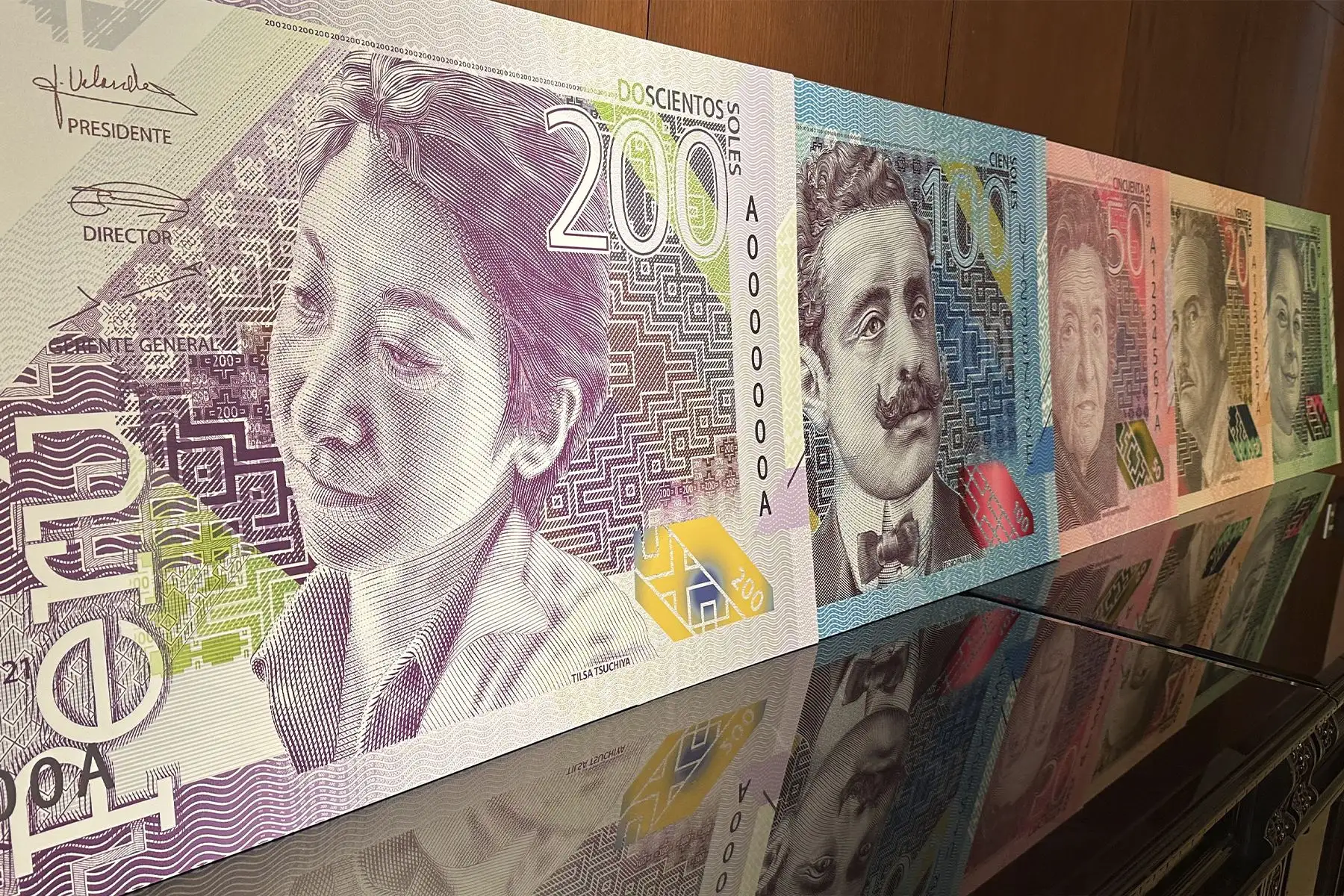 Los billetes de la nueva familia se caracterizan por contar con renovados elementos de seguridad de fácil reconocimiento por parte del público. 
 Foto: ANDINA/Braian Reyna
