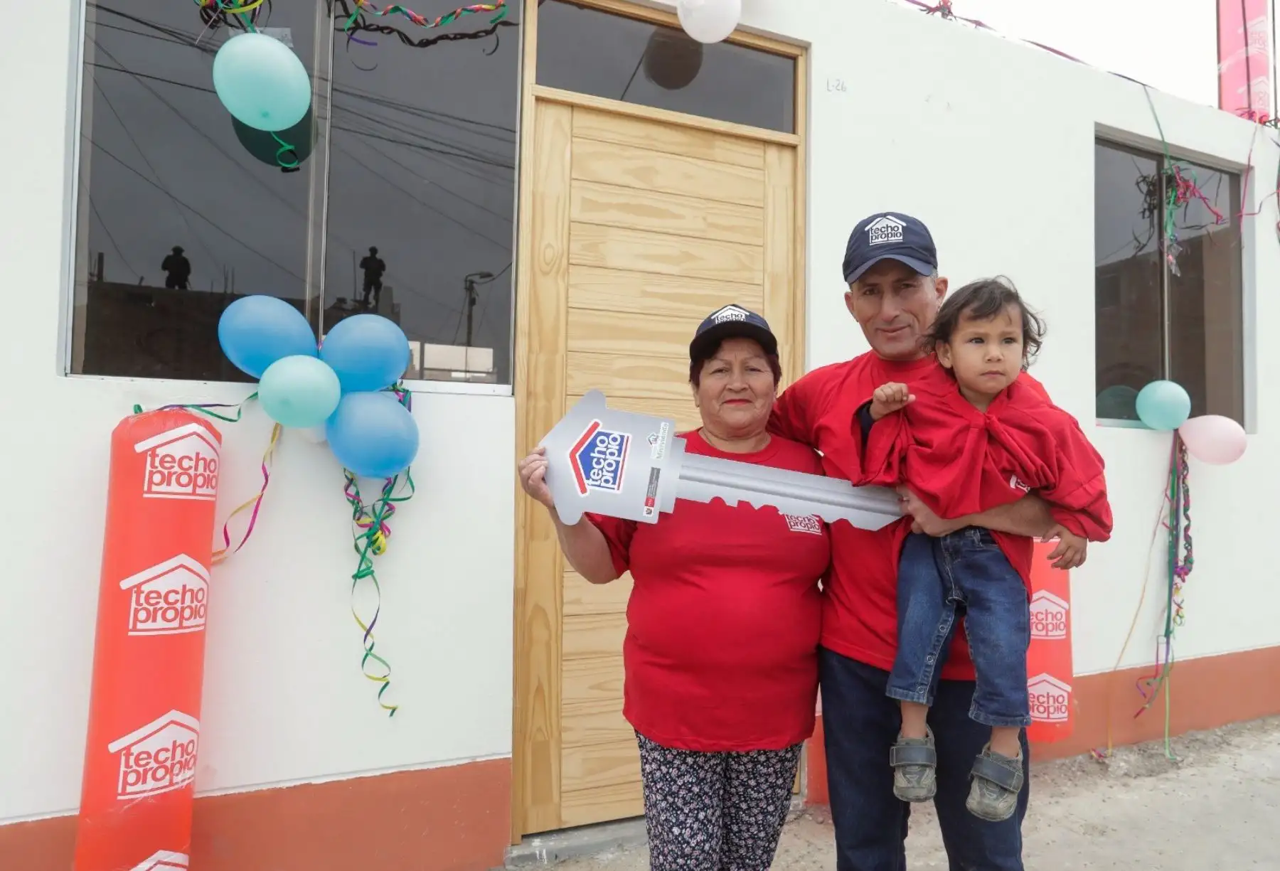 El Bono canon es un subsidio otorgado por el Gobierno que permite a los gobiernos regionales y locales destinar parte del presupuesto que reciben por concepto del canon minero para otorgar el Bono Familiar Habitacional a través del programa Techo Propio del Fondo Mivivienda.  ANDINA/Difusión