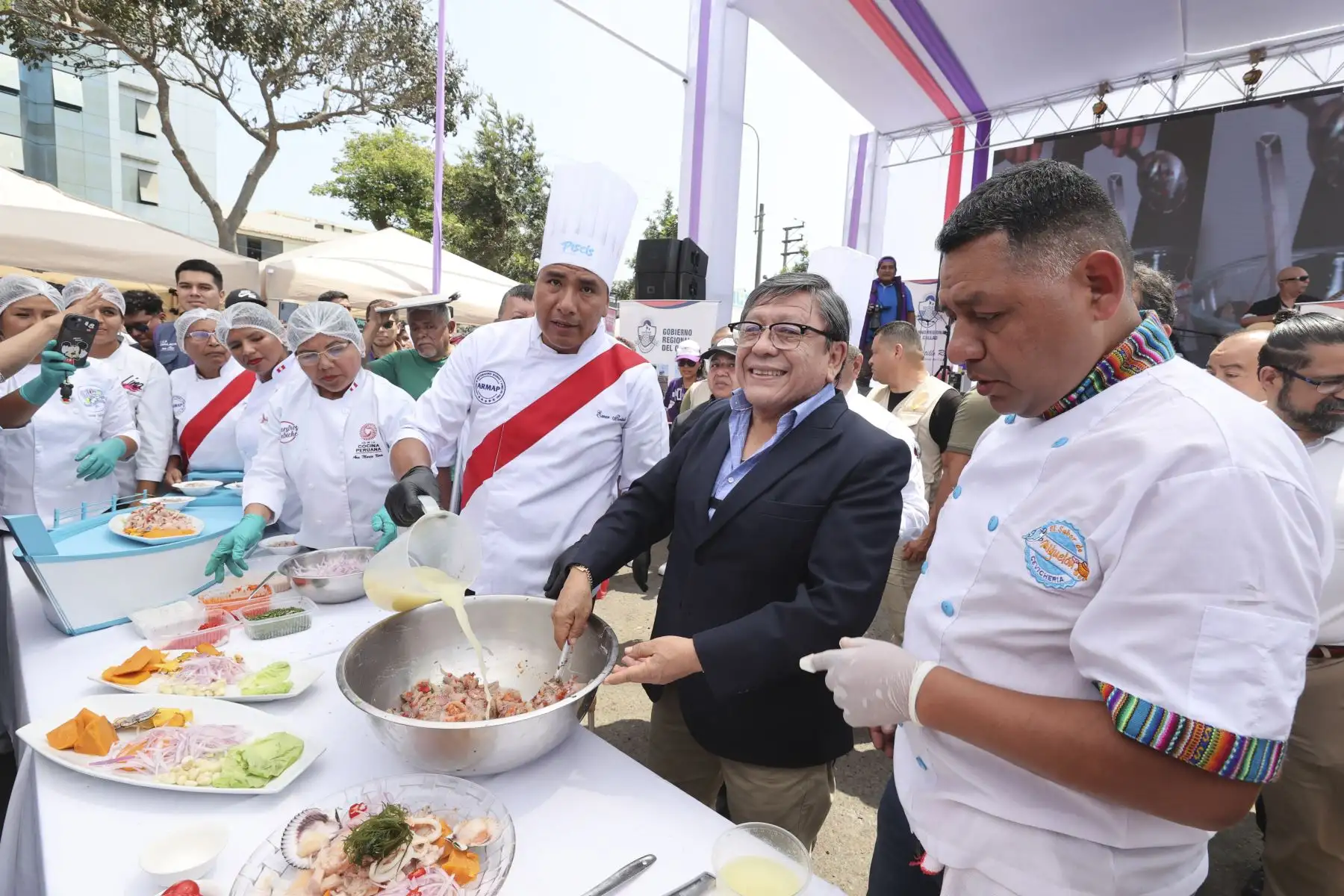 Presidente Regional del Callao, Ciro Castillo Rojo, celebró al cebiche peruano como Patrimonio Cultural Inmaterial de la Humanidad.

Foto: ANDINA/Juan Carlos Guzmán Negrini