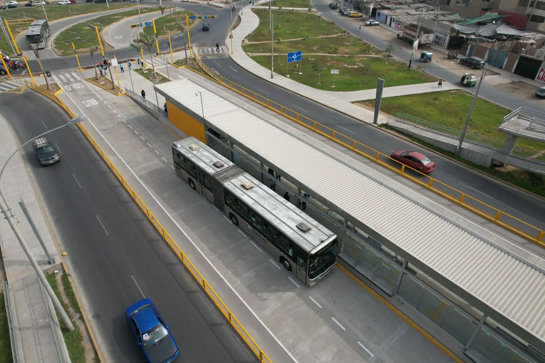 Las nuevas estaciones del Metropolitano, que entraron en funciones con la ampliación del servicio en Lima Norte, son Universidad, 22 de agosto, Andrés Belaunde y Los Incas, que incluyen un recorrido de 7.4 kilómetros. Foto: ANDINA/Daniel Bracamonte
