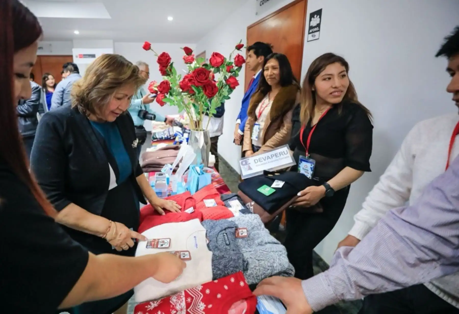 El Ministerio de la Producción realizó con éxito una nueva rueda de negocios nacional, esta vez en la ciudad de Arequipa, donde diversas micro y pequeñas empresas lograron generar un total de 6 millones 594 mil 300 soles en compromisos de venta.