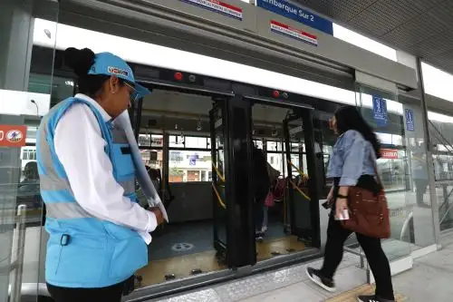 El sábado 16 de diciembre comenzó la marcha blanca del servicio de ampliación del Metropolitano en Lima Norte. Los usuarios pudieron transportarse en los buses desde las estaciones Universidad, 22 de agosto, Andrés Belaunde y Los Incas. Foto: ANDINA/Daniel Bracamonte