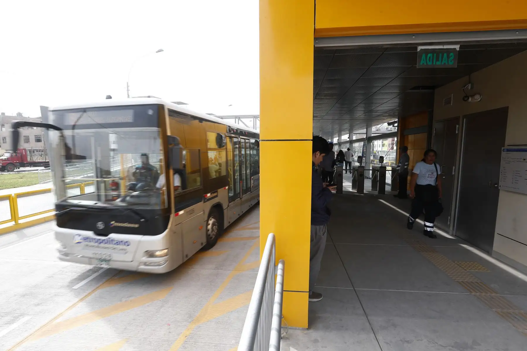 Hoy sábado 16 de diciembre comenzó la marcha blanca del servicio de ampliación del Metropolitano en Lima Norte. Los usuarios pudieron transportarse en los buses desde las estaciones Universidad, 22 de agosto, Andrés Belaunde y Los Incas. Foto: ANDINA/Daniel Bracamonte