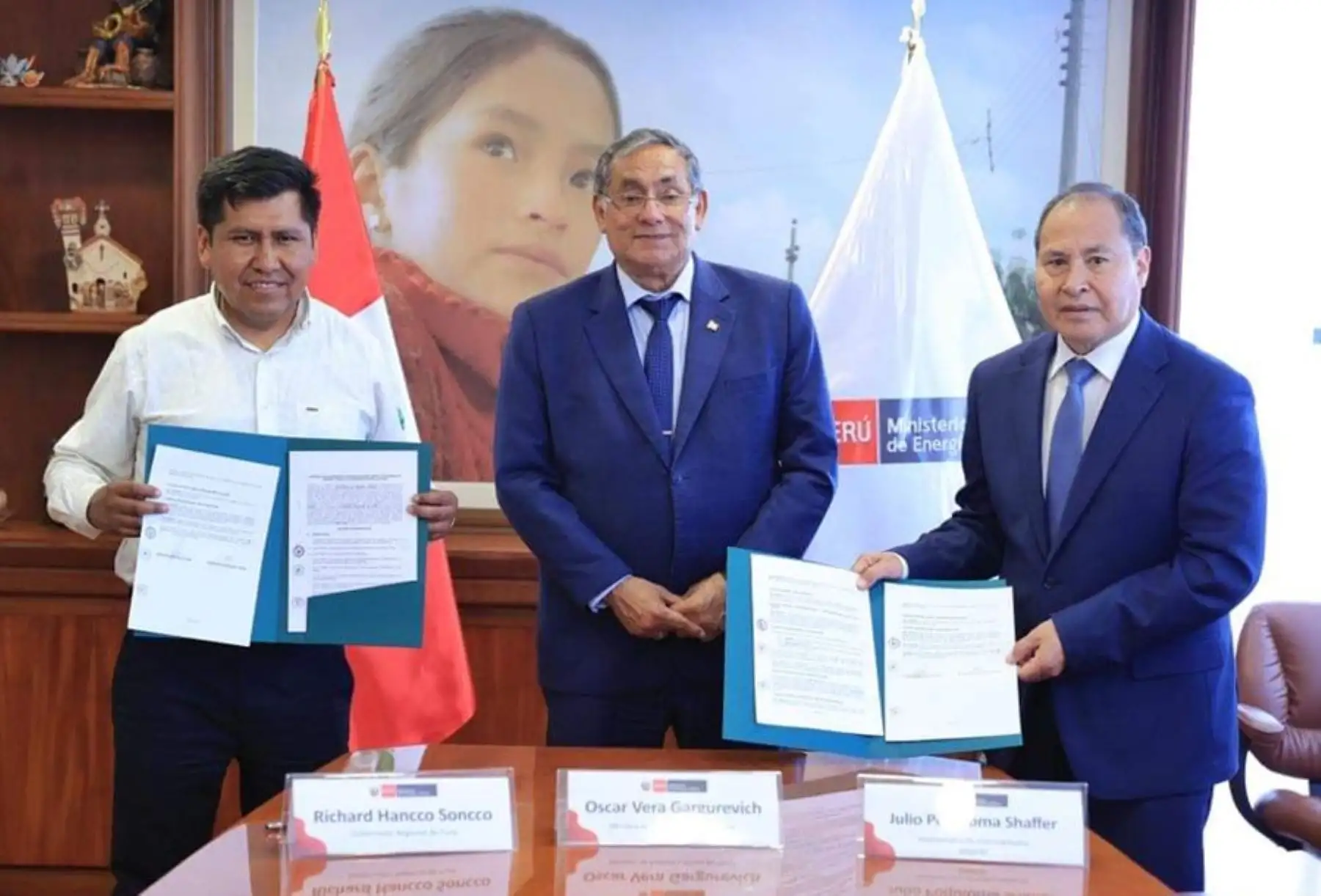 El Ministerio de Energía y Minas y el Gobierno Regional de Puno suscribieron un convenio de cooperación interinstitucional que tiene como propósito acelerar la masificación del gas natural en el departamento, lo que representará importantes beneficios para la población y el aparato productivo.
