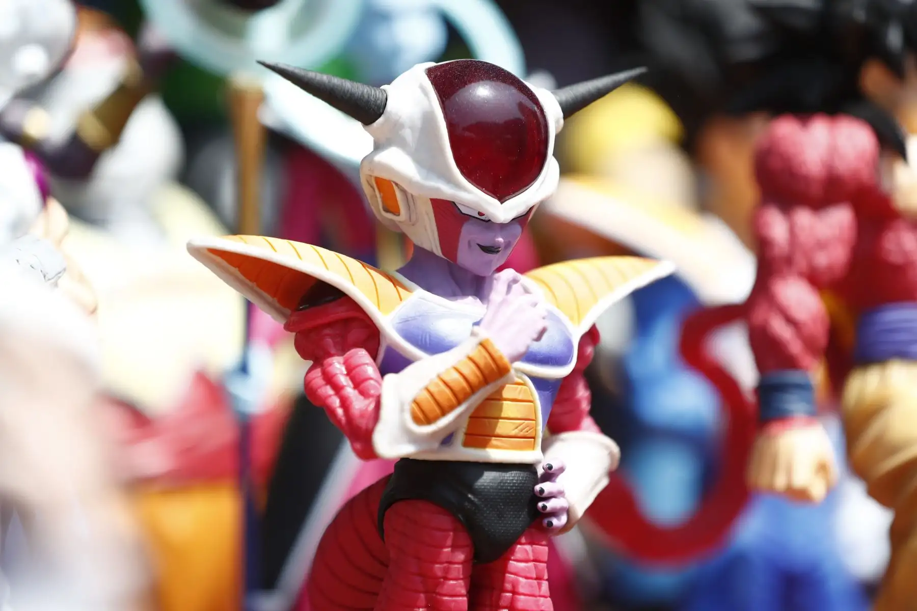 Figura vintage de Freezer (Dragon Ball Z), uno de los tantos juguetes clásicos que se ofertan al público en la feria instalada en la antigua Carpa Grau en el distrito de La Victoria. Foto: ANDINA/Daniel Bracamonte