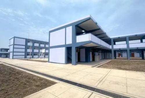 Tras finalizar las obras, la Autoridad para la Reconstrucción con Cambios (ARCC) entregó a la comunidad chiclayana la nueva infraestructura de la institución educativa Cristo Rey, situada en el distrito de José Leonardo Ortiz, provincia de Chiclayo, en beneficio de 1,529 estudiantes lambayecanos.