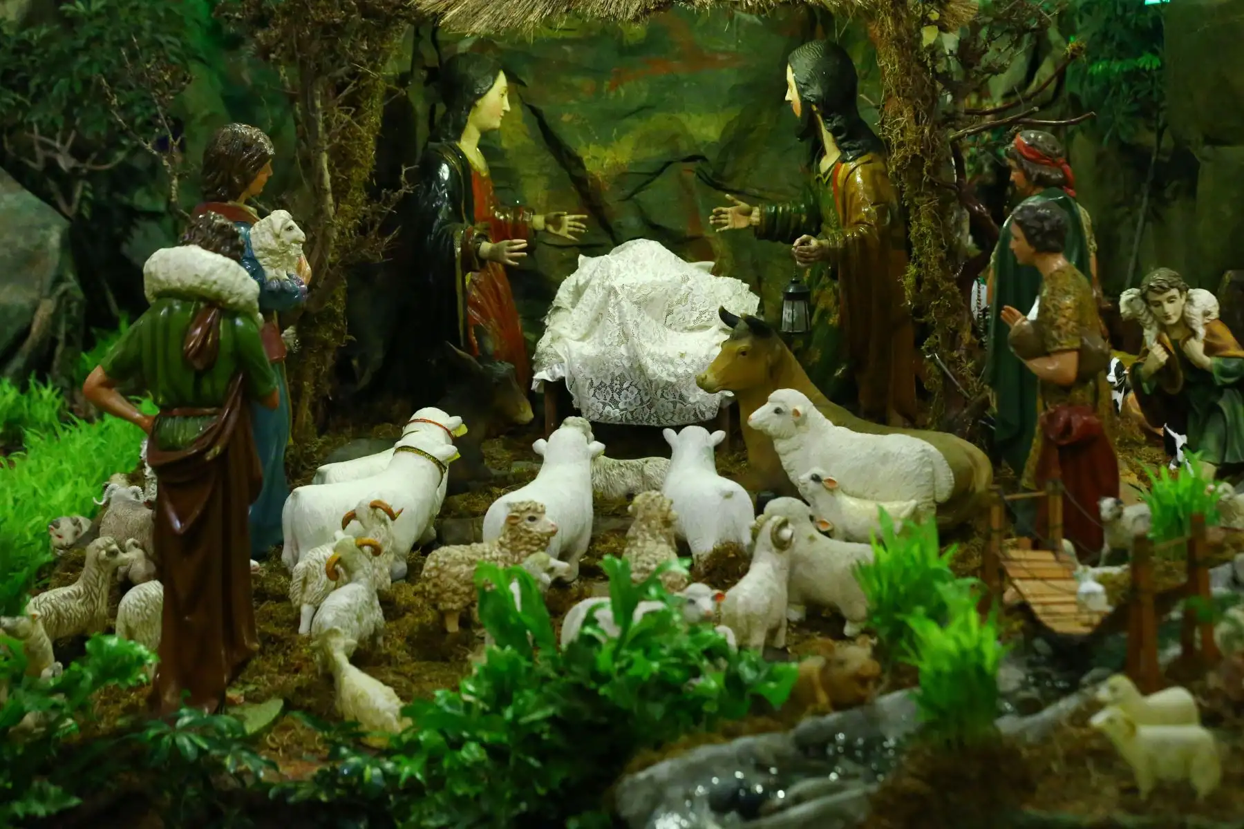 Miles de fieles visitan el monumental nacimiento de iglesia La Merced.  La visita al nacimiento más grande Lima ubicado en la Iglesia La Merced en el Jirón de la Unión 621, abre sus puertas de lunes a domingo de 8am a 1 pm y de 4 a 8 pm.
Foto: ANDINA/Eddy Ramos