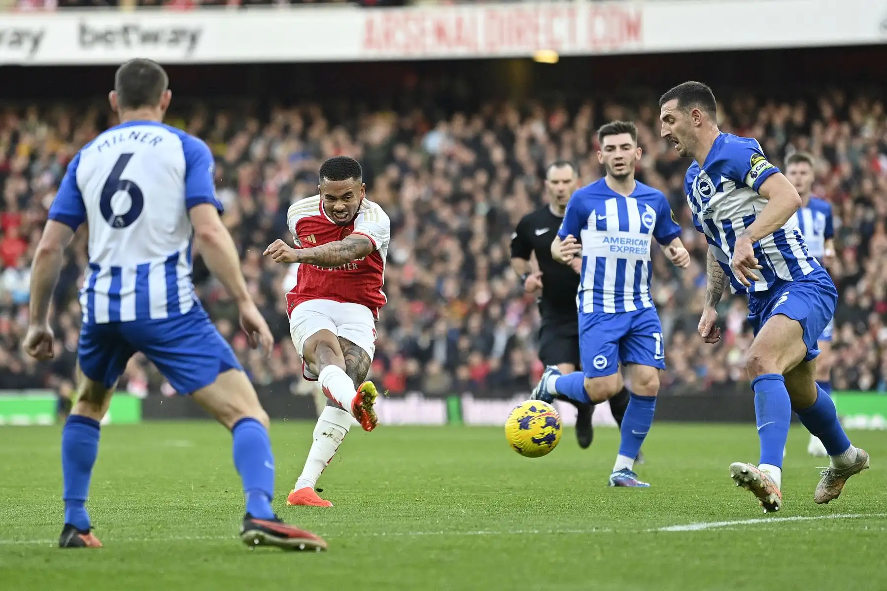 Con goles de Gabriel Jesús y Kai Havertz, el Arsenal supera por 2-0 al Brighton durante el partido de fútbol de la jornada 17 de la Premier League inglesa en el Estadio Emirates de Londres. Foto: AFP