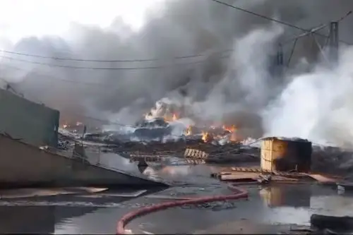 Bomberos luchan contra incendio. Foto: ANDINA/Difusión