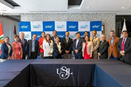 Participantes del foro del futuro sobre descentralización, organizado por Ceplan y USIL. Foto: Cortesía.