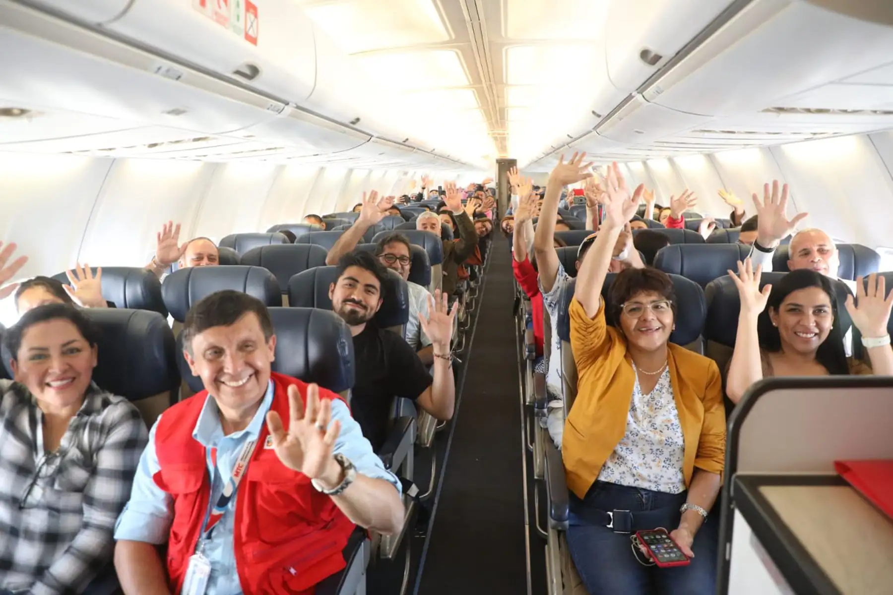 La nueva ruta interregional Chiclayo - Tarapoto - Iquitos ya es una realidad. El MTC autorizó esta aerovía, que será operada por Star Perú con vuelos diarios. Este impulso beneficiará no solo al turismo, sino también al desarrollo económico de estas regiones.
Foto: MTC