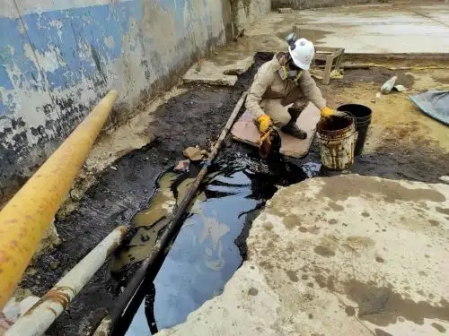 Ingemmet culmina una evaluación geológica por afloramiento de hidrocarburos en distrito de La Brea, región Piura, y que afecta al colegio José Pardo de esa jurisdicción. ANDINA/Difusión