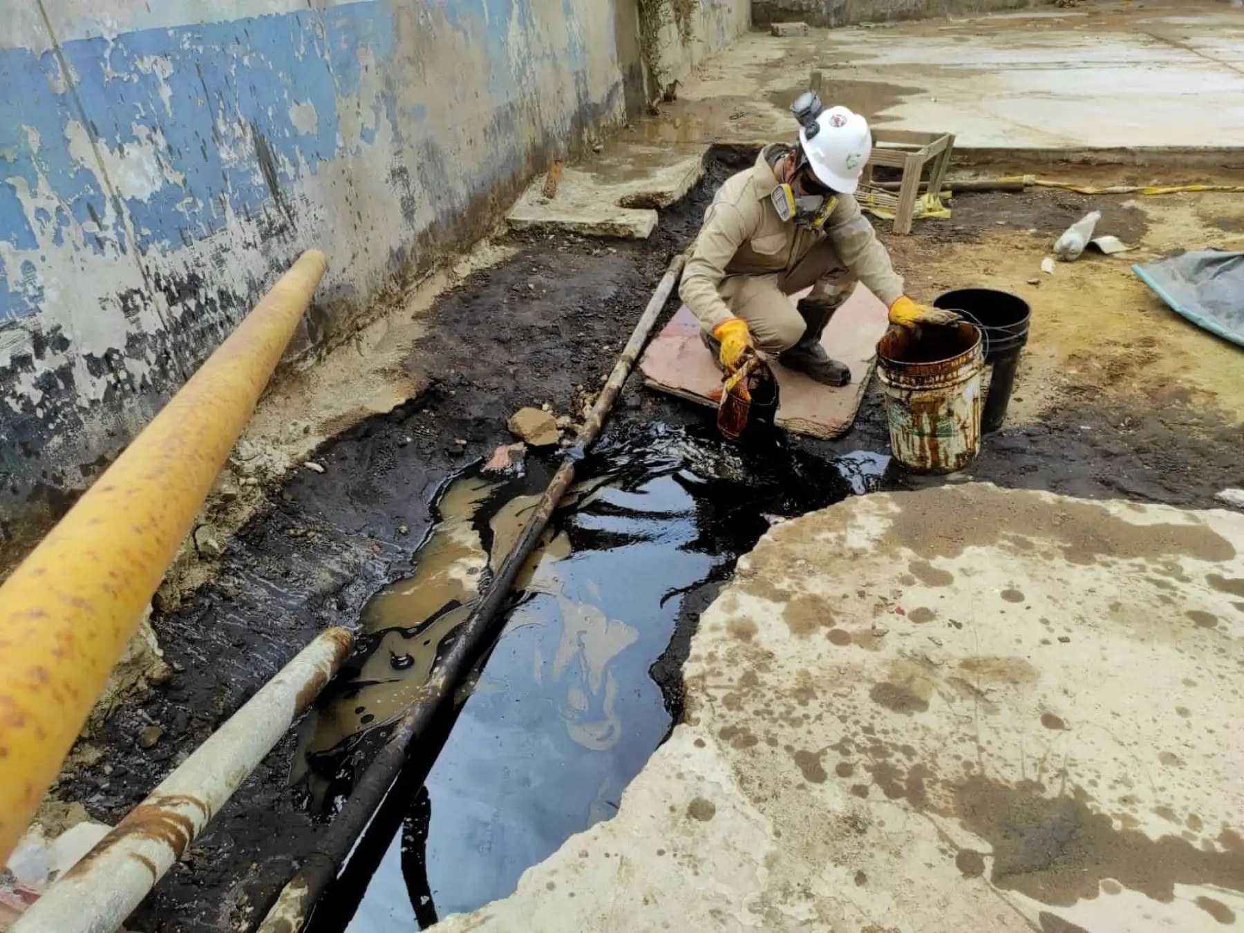 Ingemmet culmina una evaluación geológica por afloramiento de hidrocarburos en distrito de La Brea, región Piura, y que afecta al colegio José Pardo de esa jurisdicción. ANDINA/Difusión