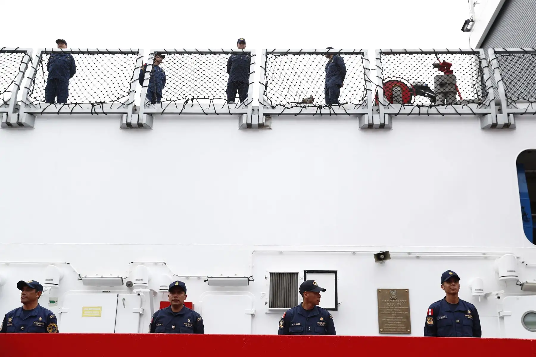 Autoridades del poder Ejecutivo y de la Marina de Guerra despidieron a la tripulación del BAP Carrasco, el cual zarpó desde la Base Naval del Callao rumbo a la Antártida, como parte de la Trigésima Campaña Científica del Perú en la Antártida.
Foto: ANDINA/ Daniel Bracamonte