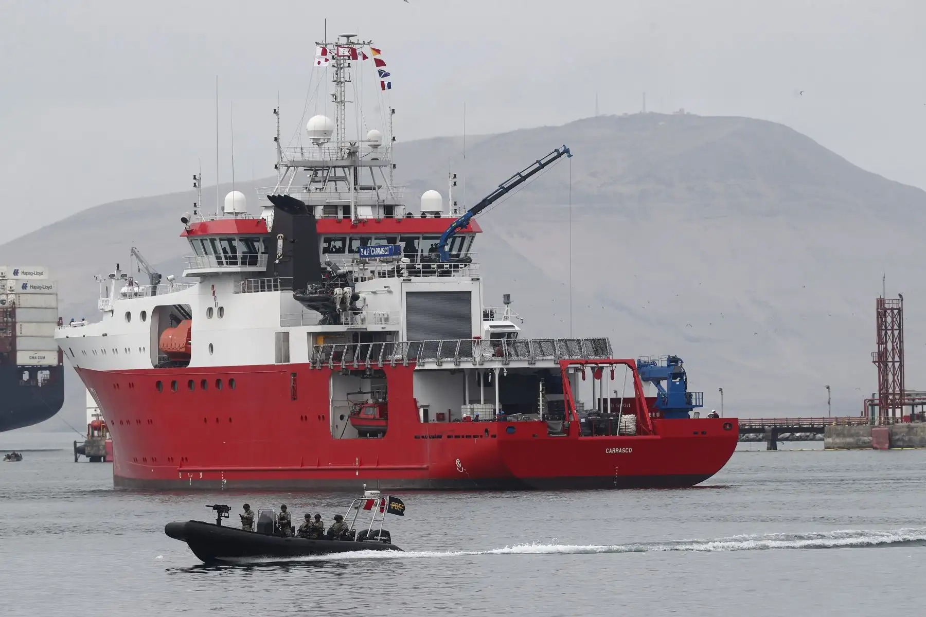 Autoridades del poder Ejecutivo y de la Marina de Guerra despidieron a la tripulación del BAP Carrasco, el cual zarpó desde la Base Naval del Callao rumbo a la Antártida, como parte de la Trigésima Campaña Científica del Perú en la Antártida.
Foto: ANDINA/ Daniel Bracamonte