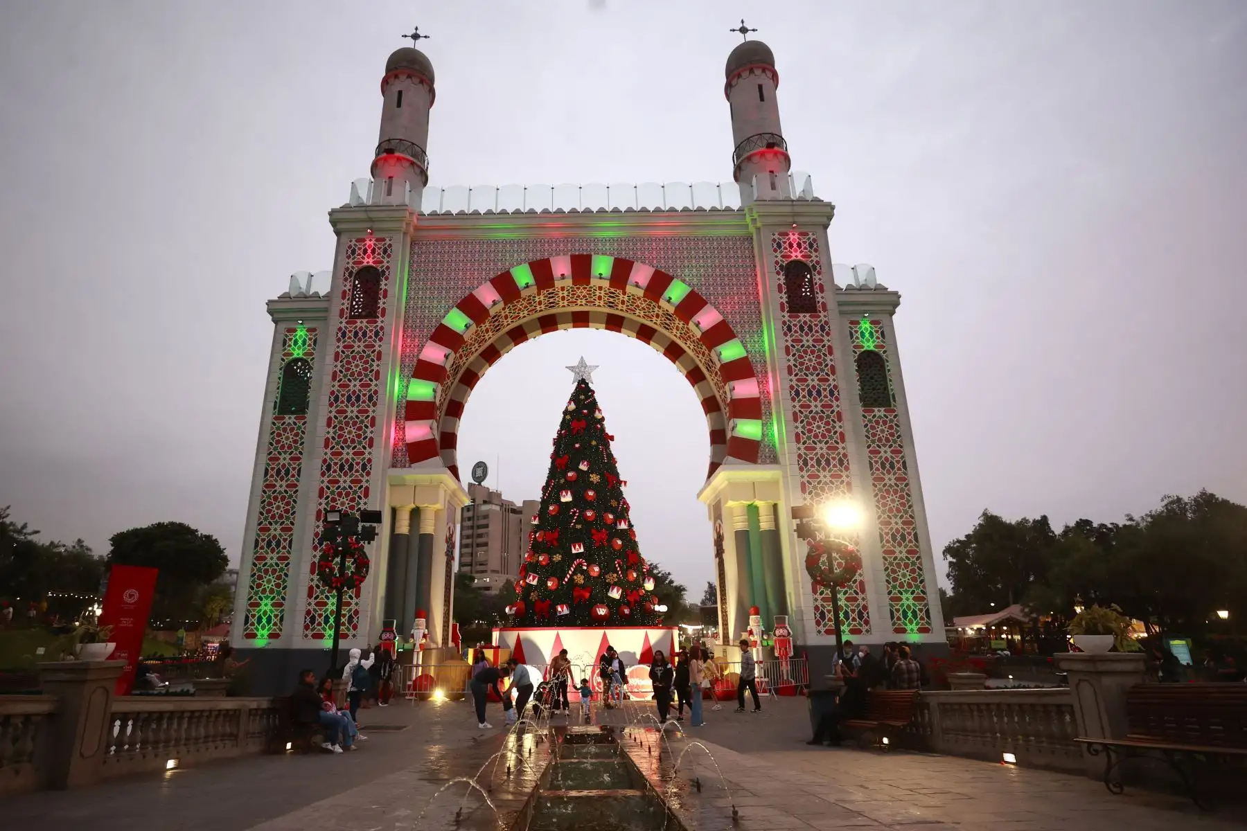 Arboles navideño en parque de la amistad distrito de Surco. Foto: ANDINA/Vidal Tarqui