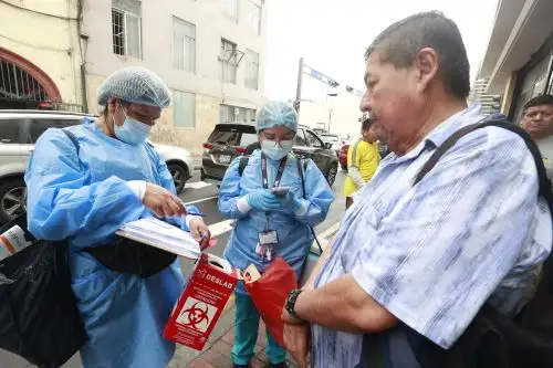 Ministro de Salud informó que hay un millón de personas del grupo vulnerable que requieren ser vacunadas para protegerse de casos graves o muerte por covid-19. Foto: ANDINA/Vidal Tarqui