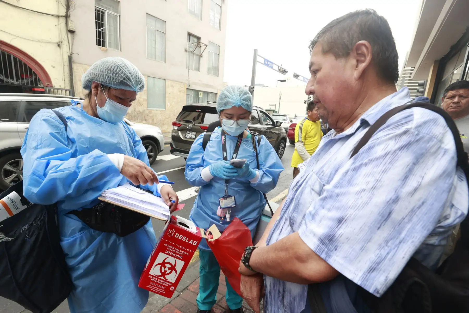 Ministro de Salud informó que hay un millón de personas del grupo vulnerable que requieren ser vacunadas para protegerse de casos graves o muerte por covid-19. Foto: ANDINA/Vidal Tarqui