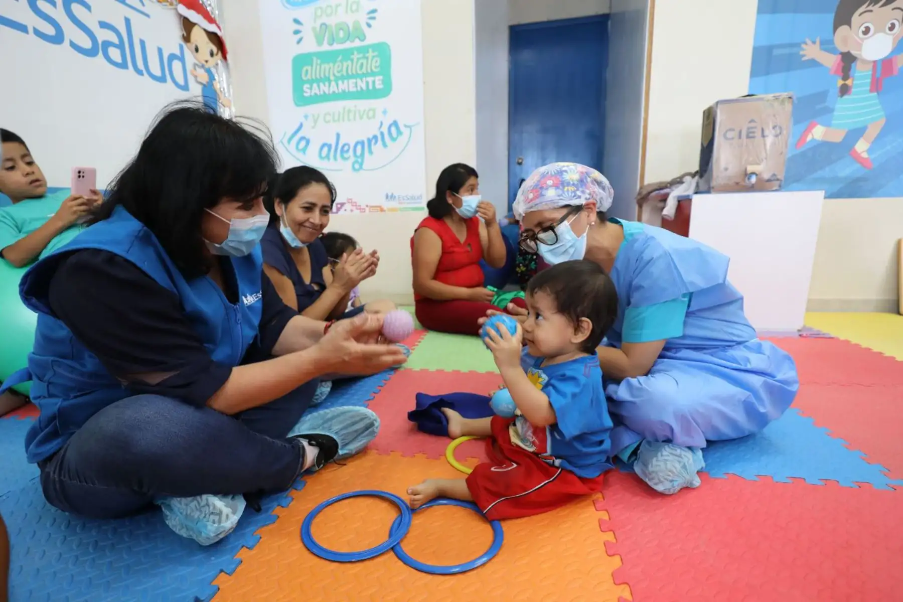 La titular de EsSalud llegó hasta Chiclayo para inspeccionar los trabajos de contingencia en hospitales y otros establecimientos de salud. Foto: ANDINA/ EsSalud