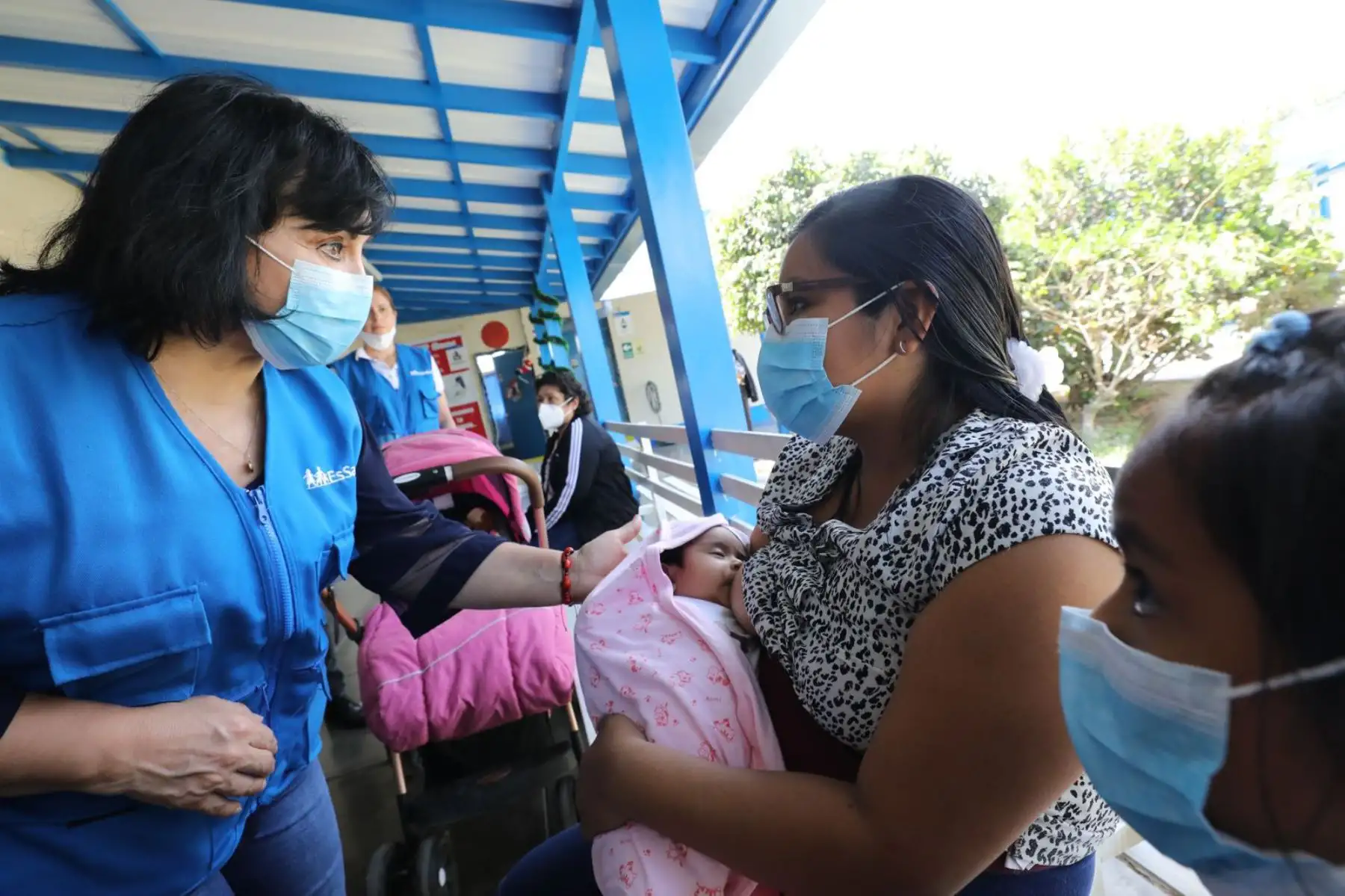 La titular de EsSalud llegó hasta Chiclayo para inspeccionar los trabajos de contingencia en hospitales y otros establecimientos de salud. Foto: ANDINA/ EsSalud