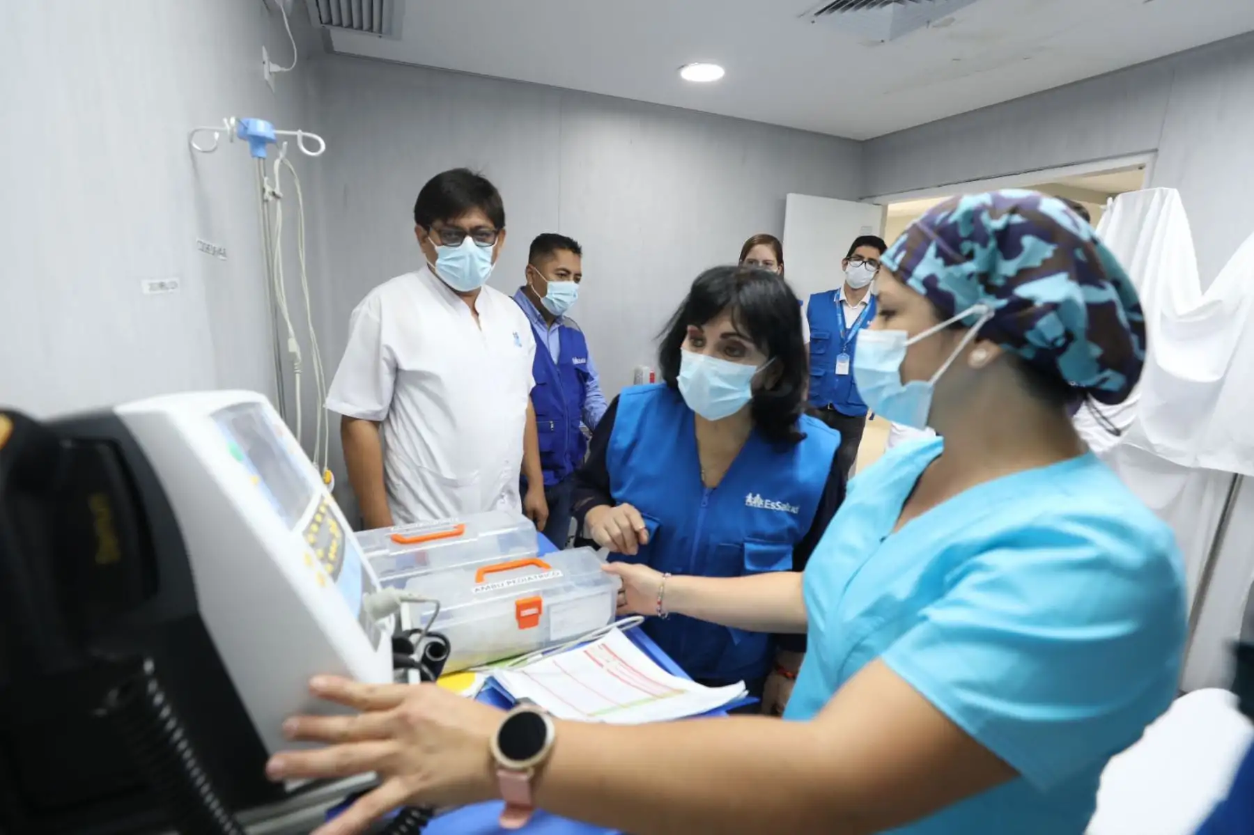 La titular de EsSalud llegó hasta Chiclayo para inspeccionar los trabajos de contingencia en hospitales y otros establecimientos de salud. Foto: ANDINA/ EsSalud