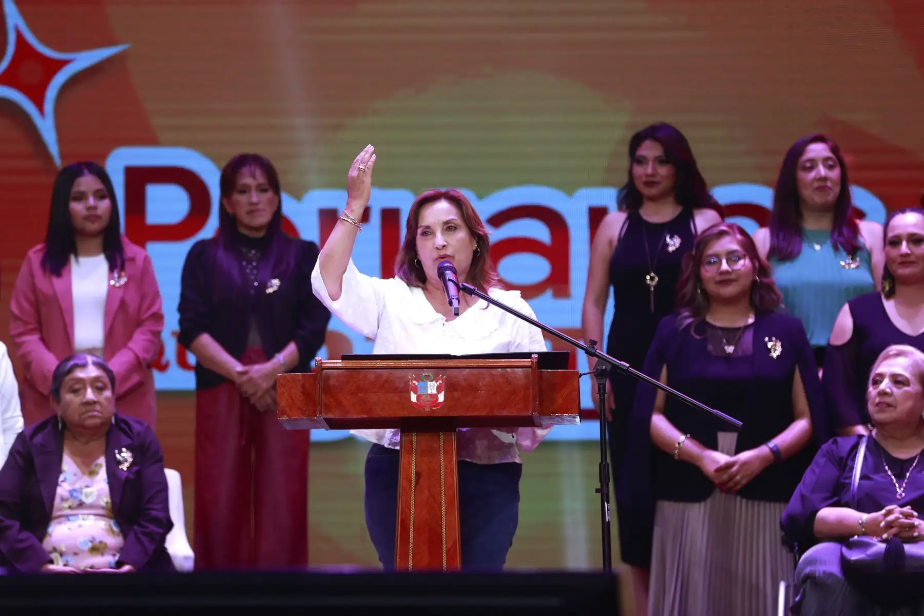 La presidenta de la República, Dina Boluarte, señaló que la difusión de proyectos liderados por mujeres emprendedoras permitirá que más ciudadanas puedan unirse y salir adelante con su trabajo. Foto: ANDINA/Vidal Tarqui
