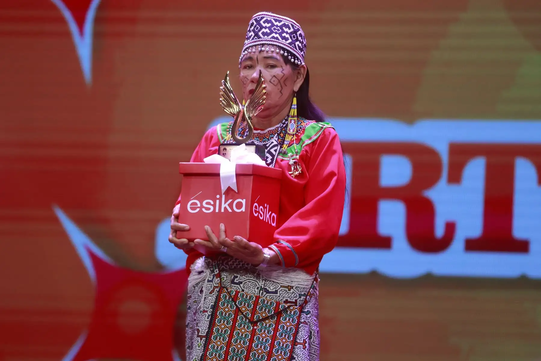 Ceremonia de entrega de premios tiene como objetivo empoderar a las mujeres por su importante contribución y compromiso con la sociedad peruana de sectores que abarcan todo el mundo, a saber, gastronomía, Discapacitados, Artesanía, Tecnología, Educación Textiles y Atletas. Foto: ANDINA/Vidal Tarqui