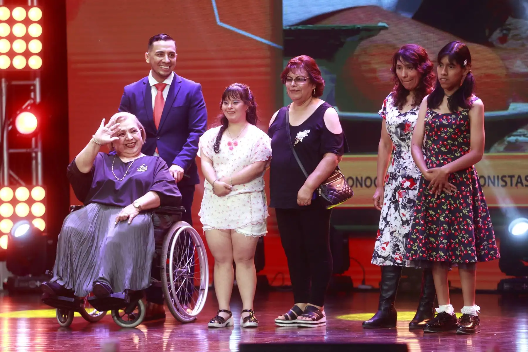 Ceremonia de entrega de premios tiene como objetivo empoderar a las mujeres por su importante contribución y compromiso con la sociedad peruana de sectores que abarcan todo el mundo, a saber, gastronomía, Discapacitados, Artesanía, Tecnología, Educación Textiles y Atletas. Foto: ANDINA/Vidal Tarqui