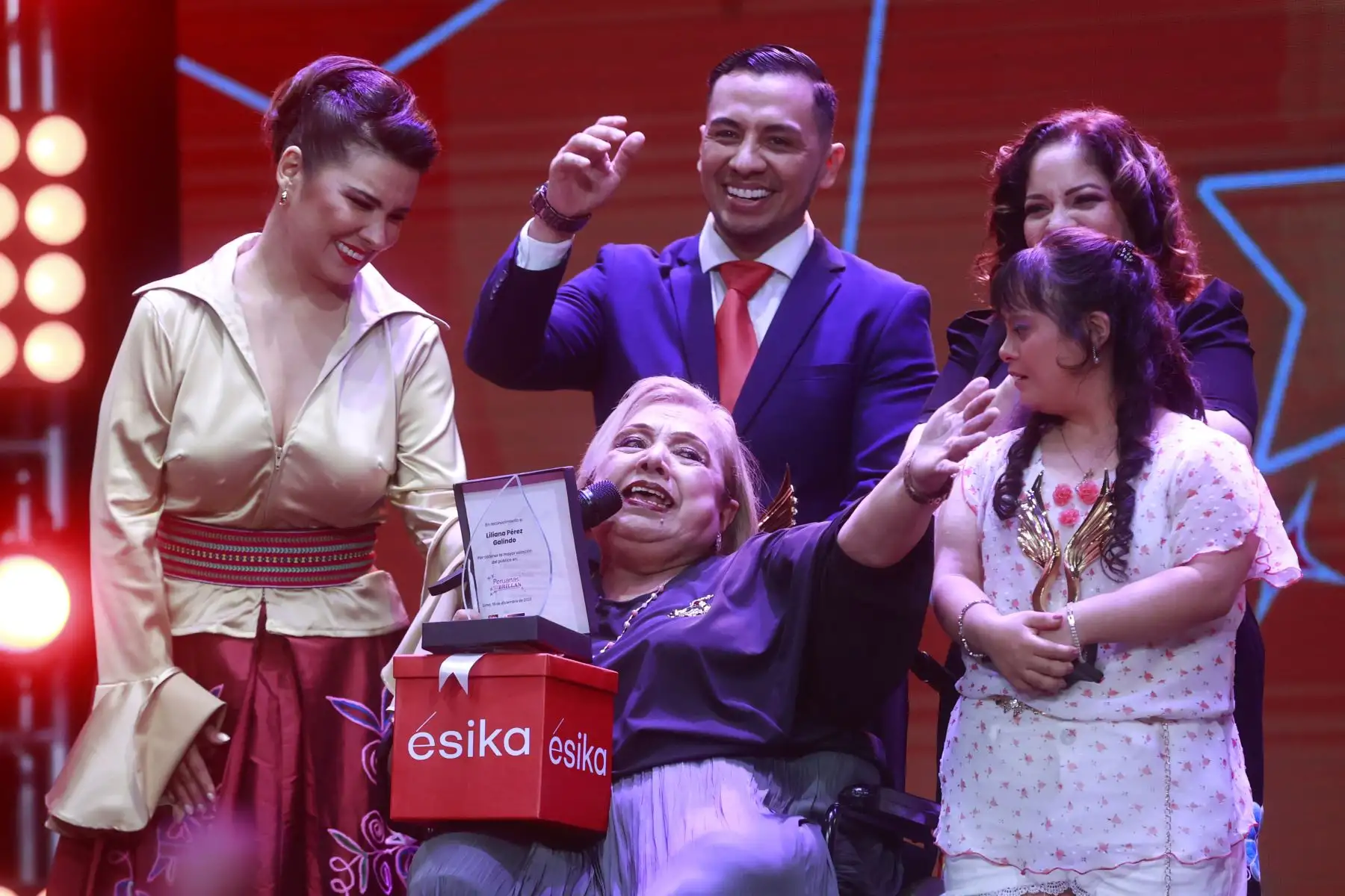 Ceremonia de entrega de premios tiene como objetivo empoderar a las mujeres por su importante contribución y compromiso con la sociedad peruana de sectores que abarcan todo el mundo, a saber, gastronomía, Discapacitados, Artesanía, Tecnología, Educación Textiles y Atletas. Foto: ANDINA/Vidal Tarqui