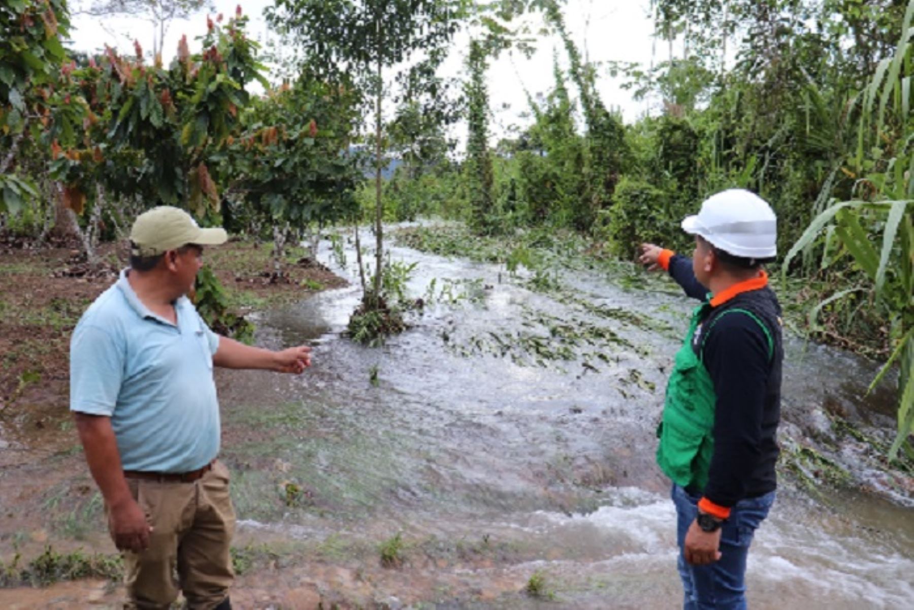 Sobre la inundación en el distrito de Santa Rosa de Alto Yanajanca, también en la provincia de Marañón, el Gore Huánuco coordina la limpieza y descolmatación de los ríos Perla y Sayasta.