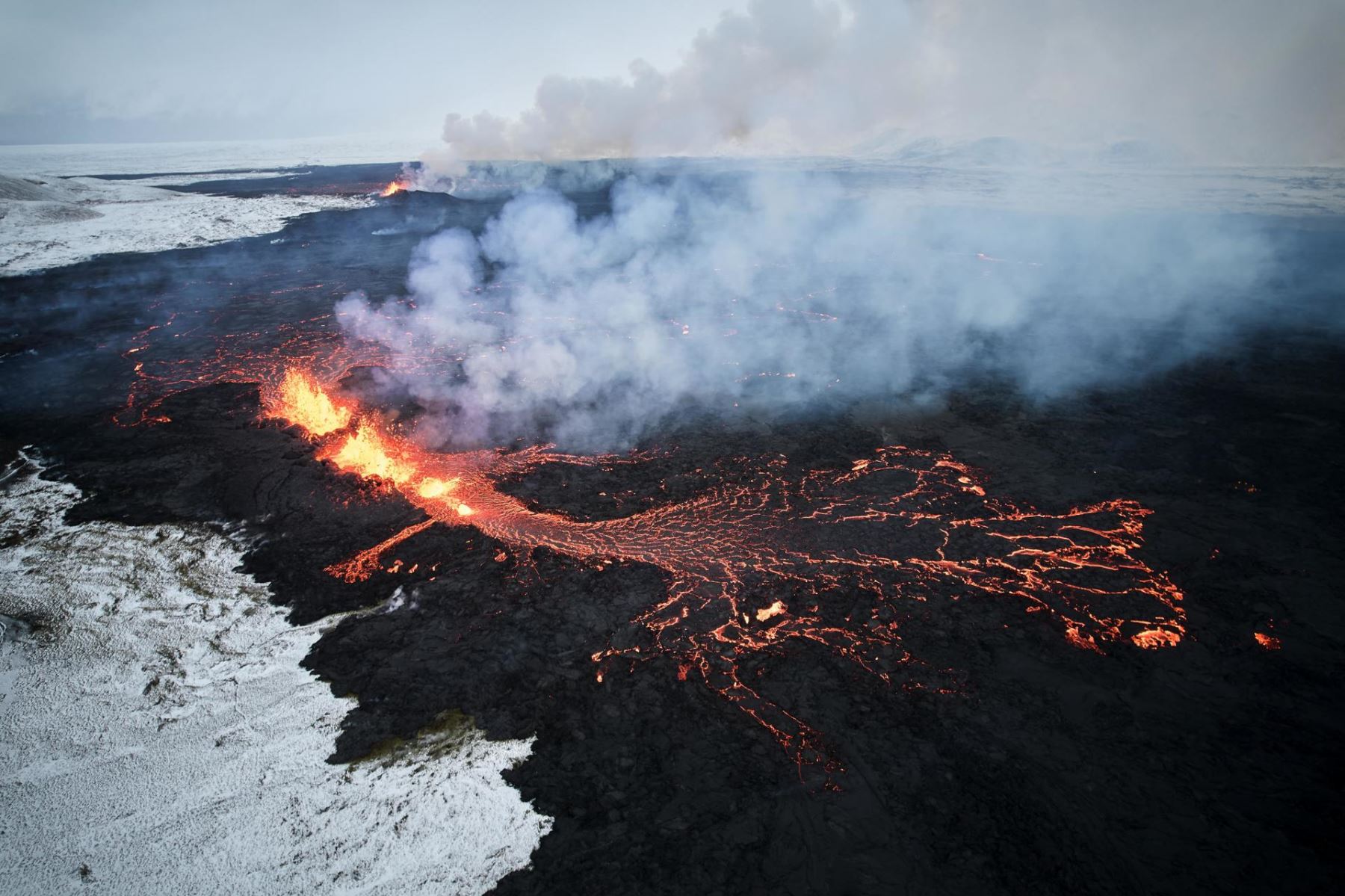 Actividad del volcán en Islandia es estable y podría remitir antes del fin de semana.