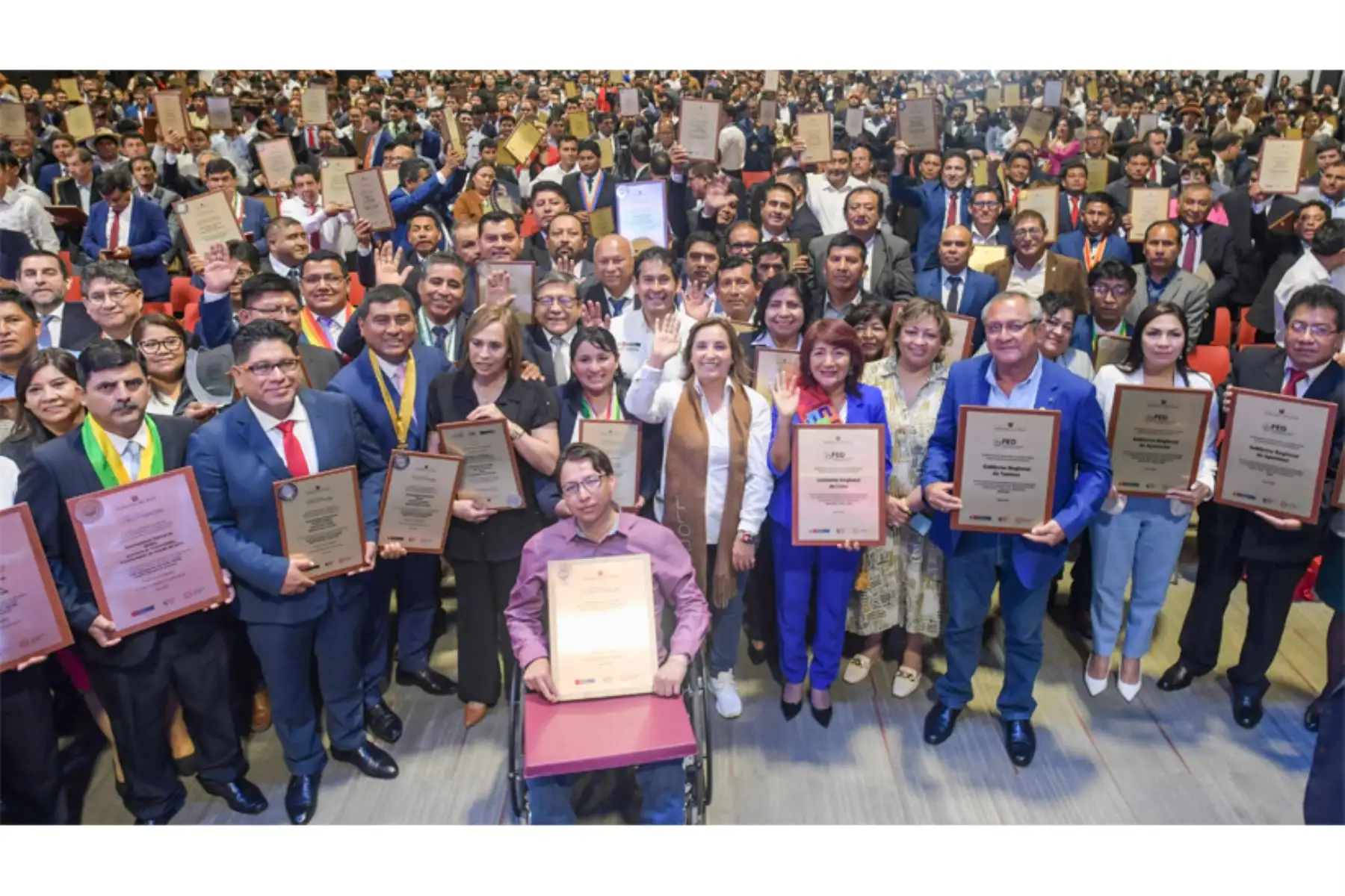 Presidenta Dina Boluarte participa en la séptima edición del Premio Nacional Sello Municipal y el reconocimiento del bono por buen cumplimiento del Fondo de Estímulo al Desempeño y Resultados.
Foto: ANDINA/ Prensa Presidencia