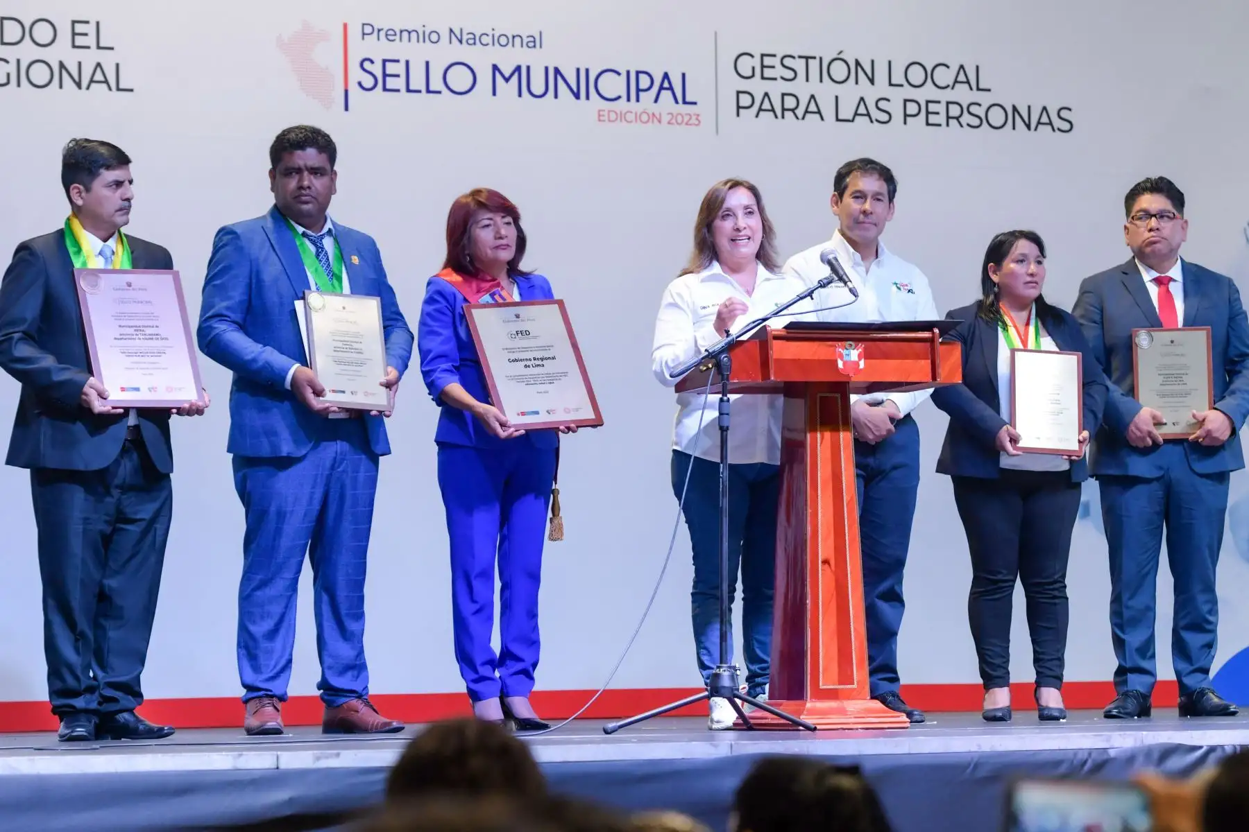 Presidenta Dina Boluarte participa en la séptima edición del Premio Nacional Sello Municipal y el reconocimiento del bono por buen cumplimiento del Fondo de Estímulo al Desempeño y Resultados.
Foto: ANDINA/ Prensa Presidencia